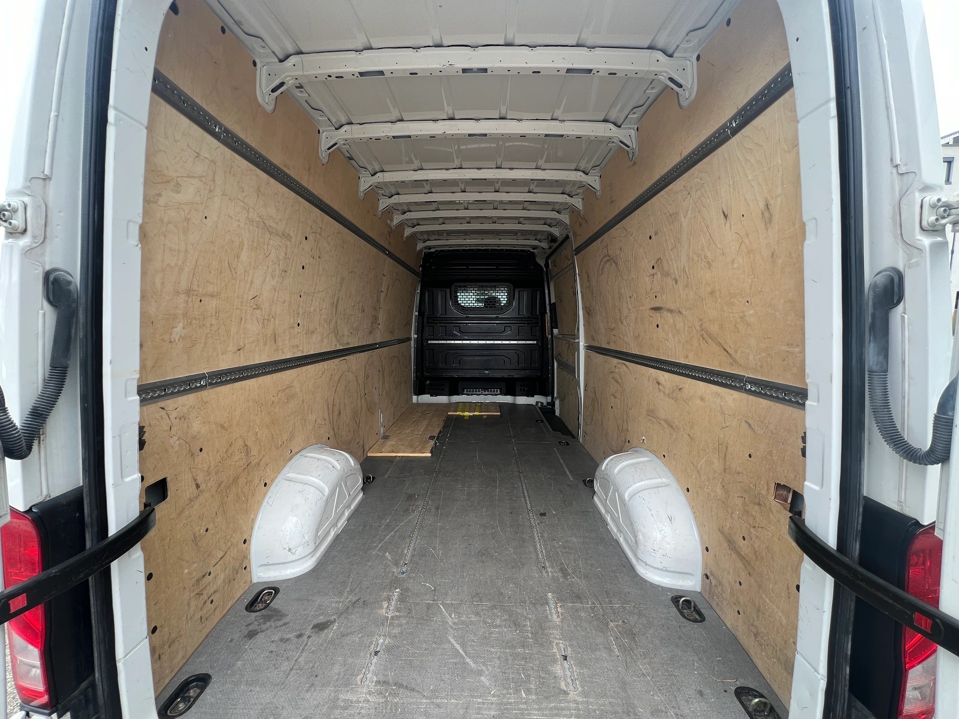 VW Crafter 35 2.0 TDI L4 140 PS Lang * Klima *-image-12