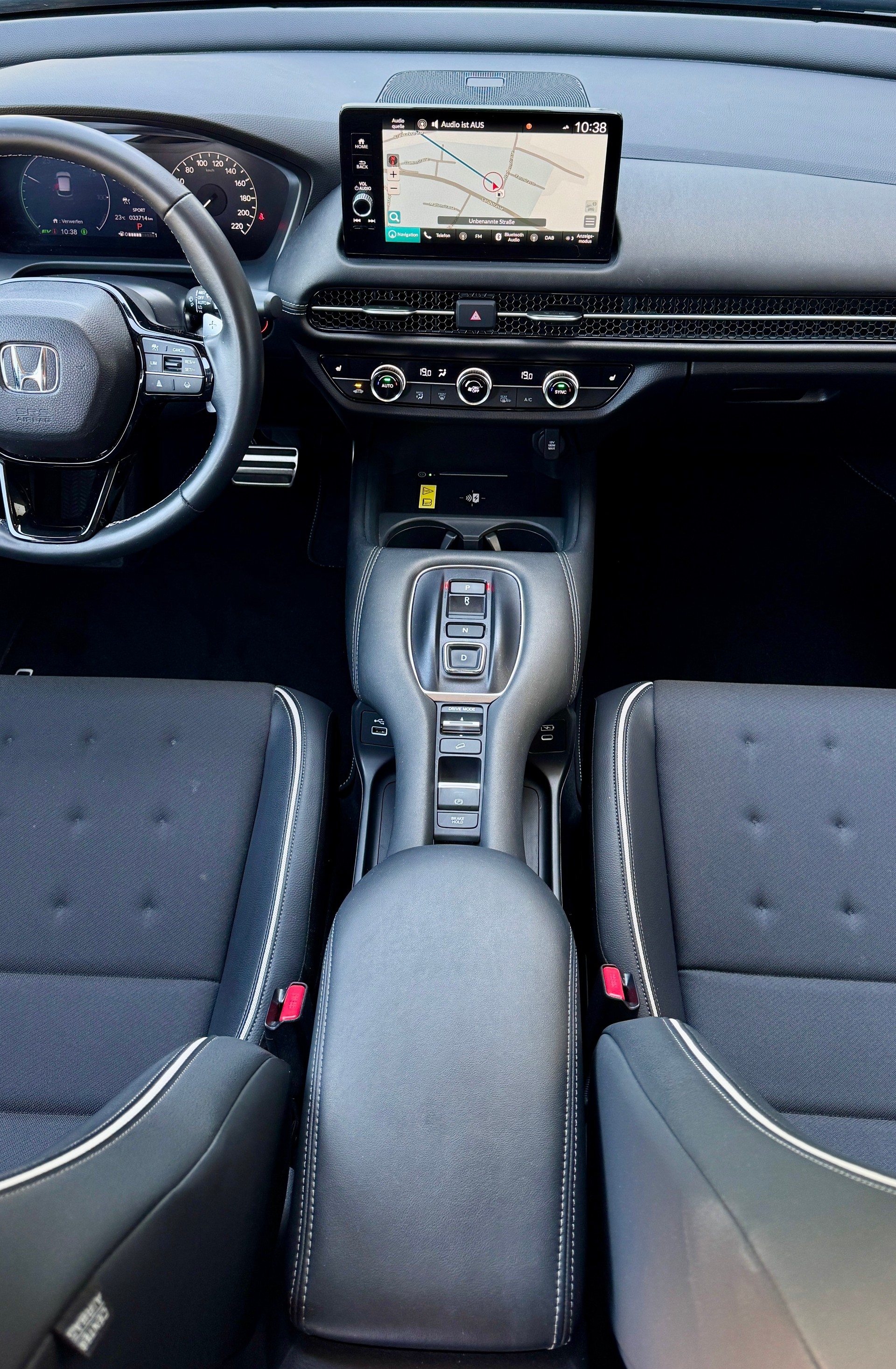 HONDA ZR-V 2.0i MMD Hybrid Sport Automatic Ruse Black Met. Garantie bis 07/28 und Gratisservice 01/29-image-13