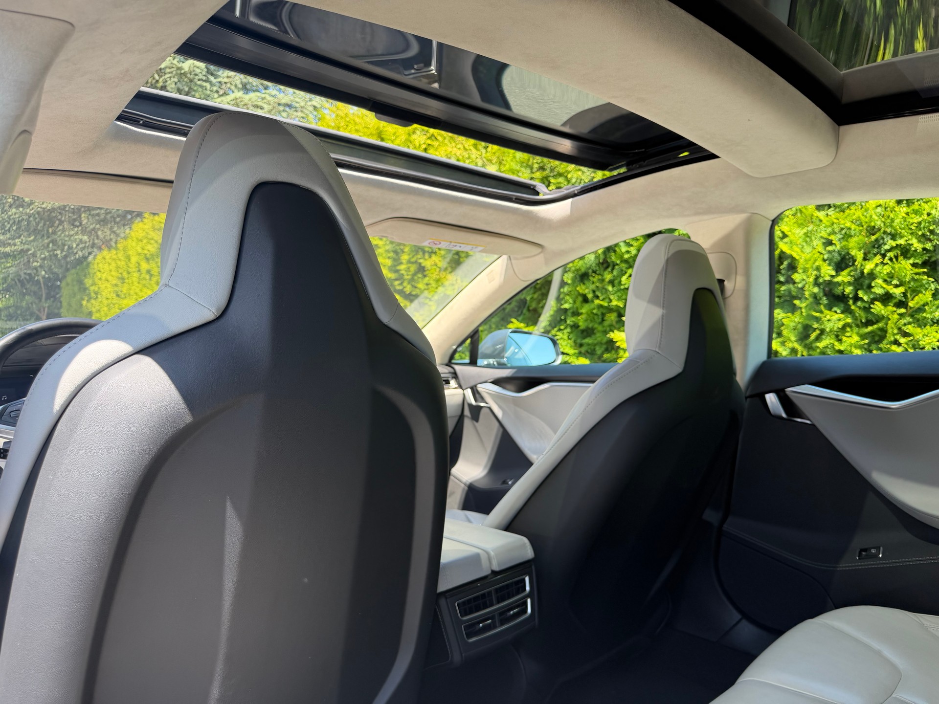 TESLA Model S 85-image-8