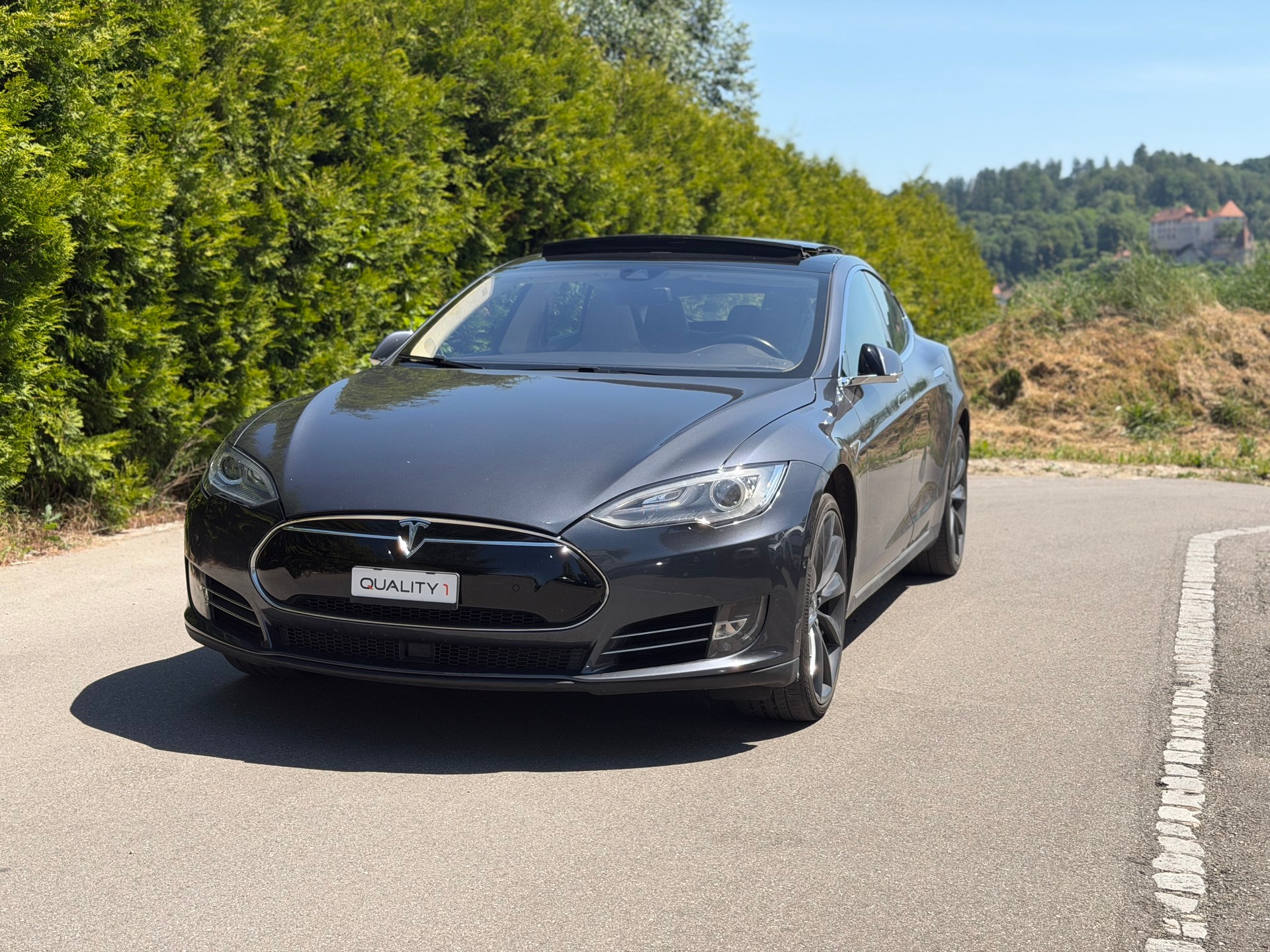 TESLA Model S 85