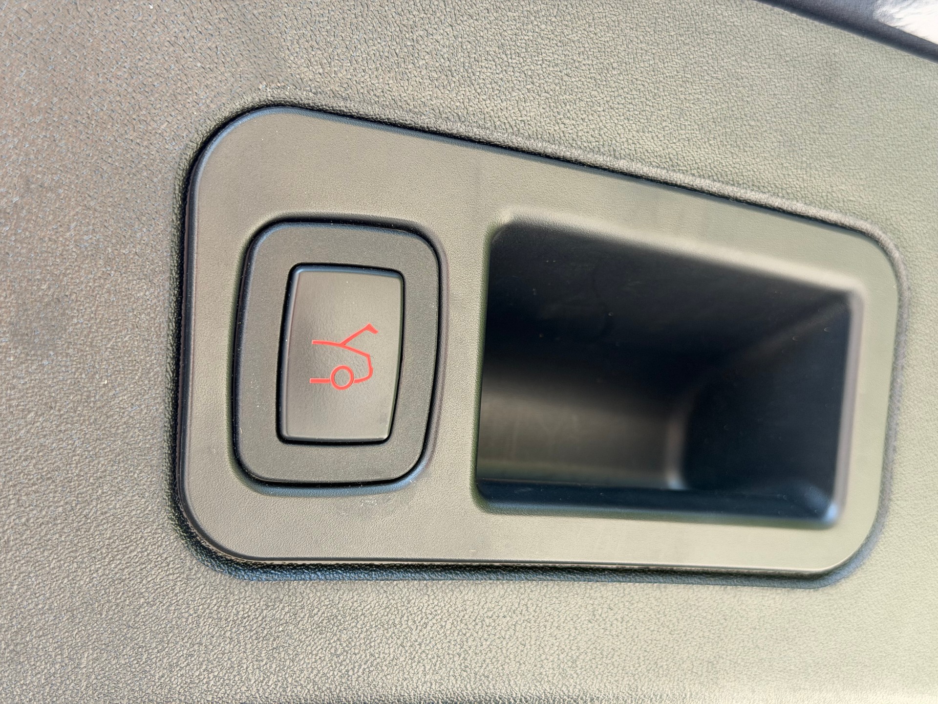 TESLA Model S 85-image-5