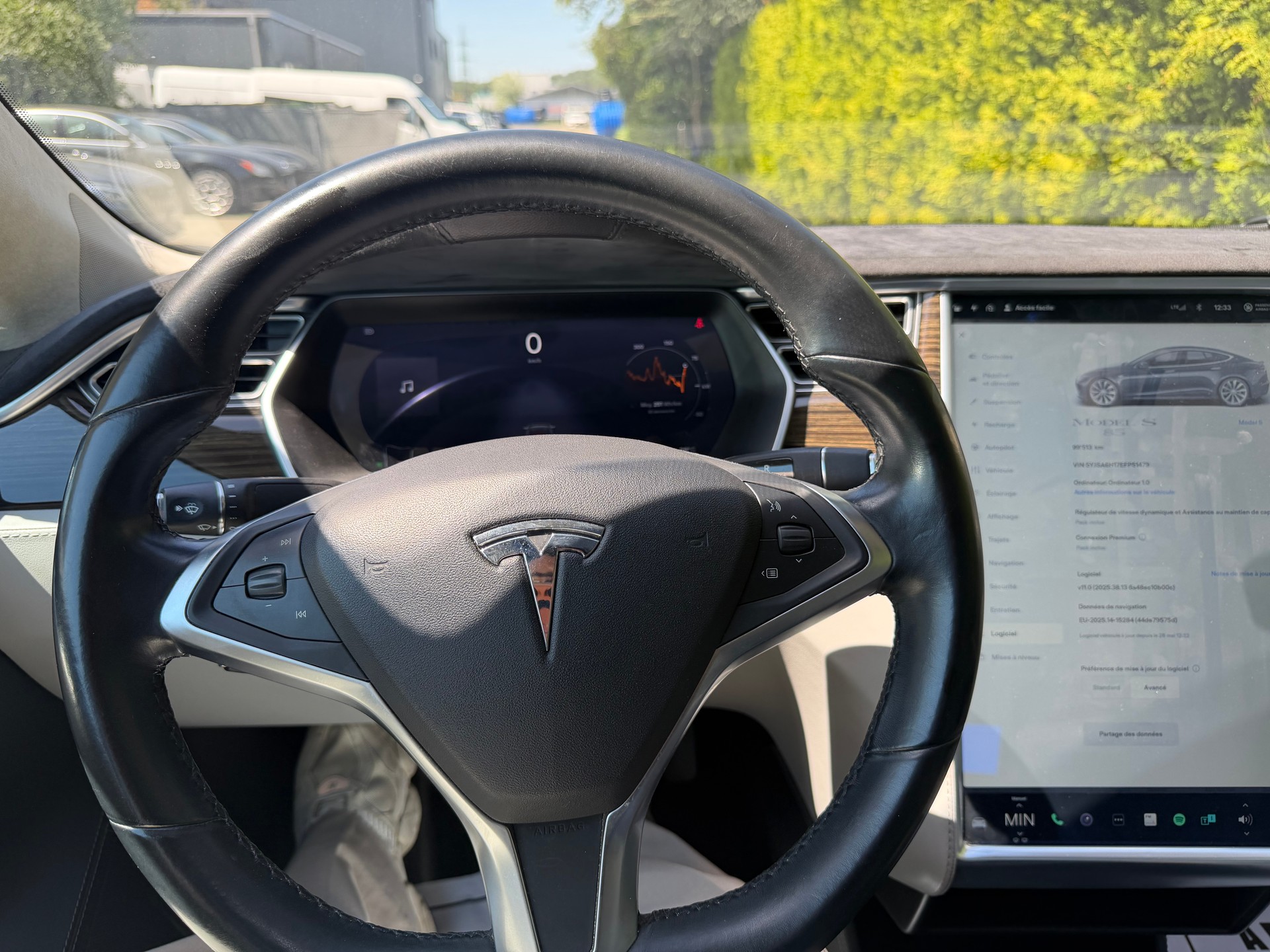 TESLA Model S 85-image-16