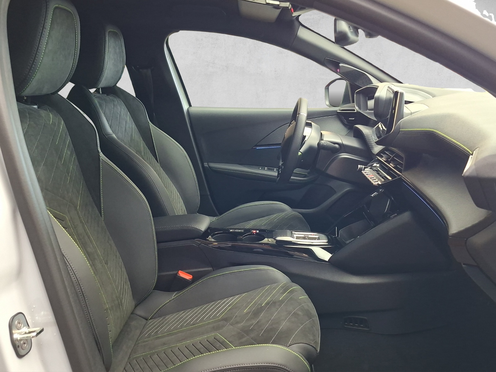 PEUGEOT 208 1.2 Hybrid 145 GT-image-11