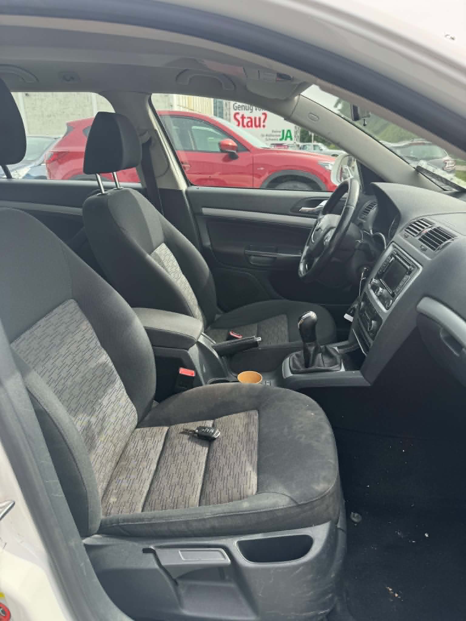 SKODA Octavia Combi 1.6 TDI 4x4-image-2