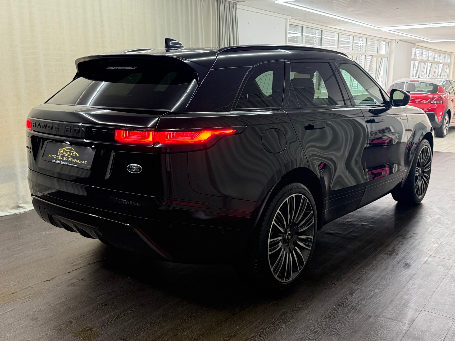 LAND ROVER Range Rover Velar R-Dynamic P 250 SE Automatic-showroom-element-3