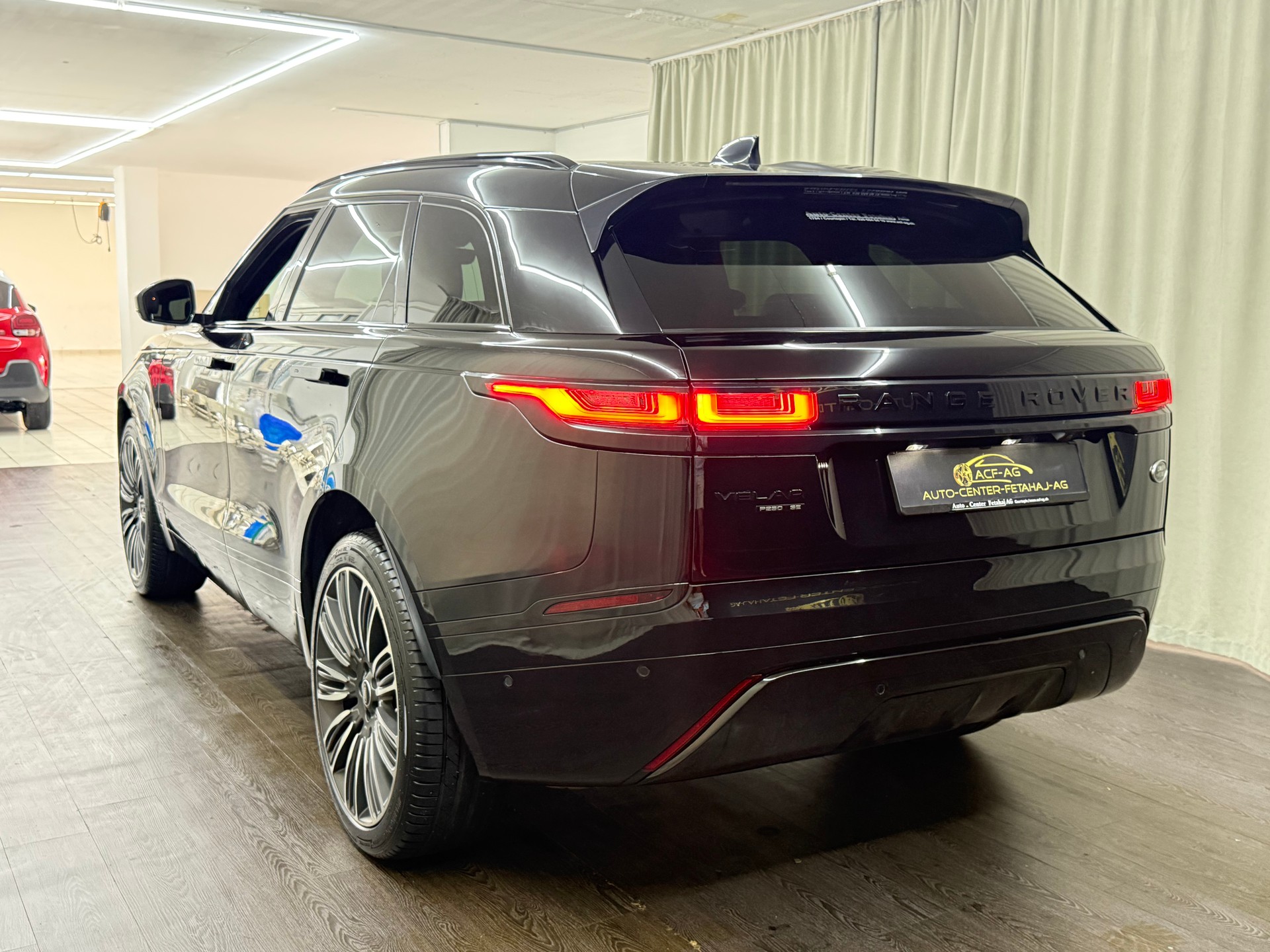 LAND ROVER Range Rover Velar R-Dynamic P 250 SE Automatic-image-5
