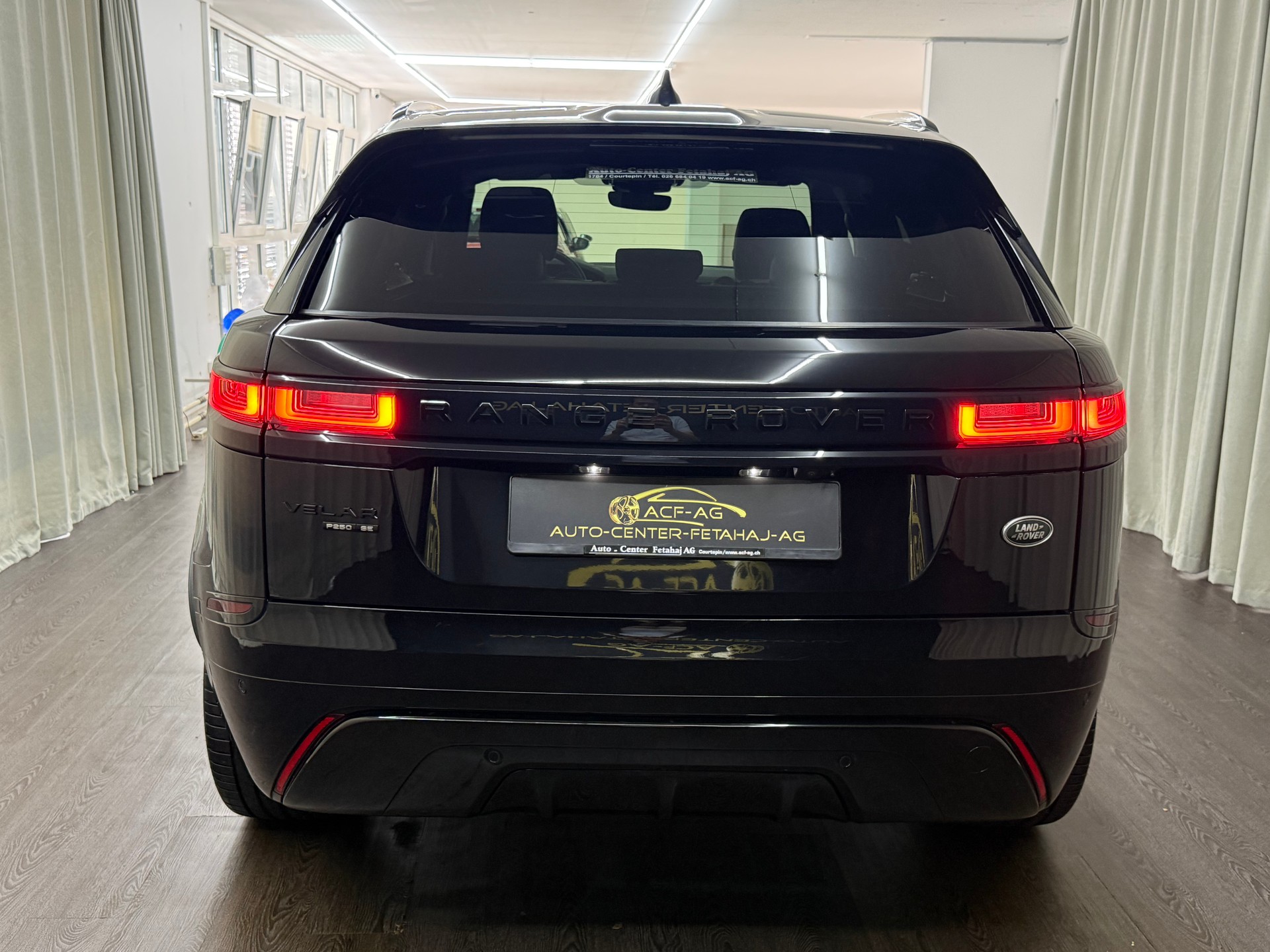 LAND ROVER Range Rover Velar R-Dynamic P 250 SE Automatic-image-4