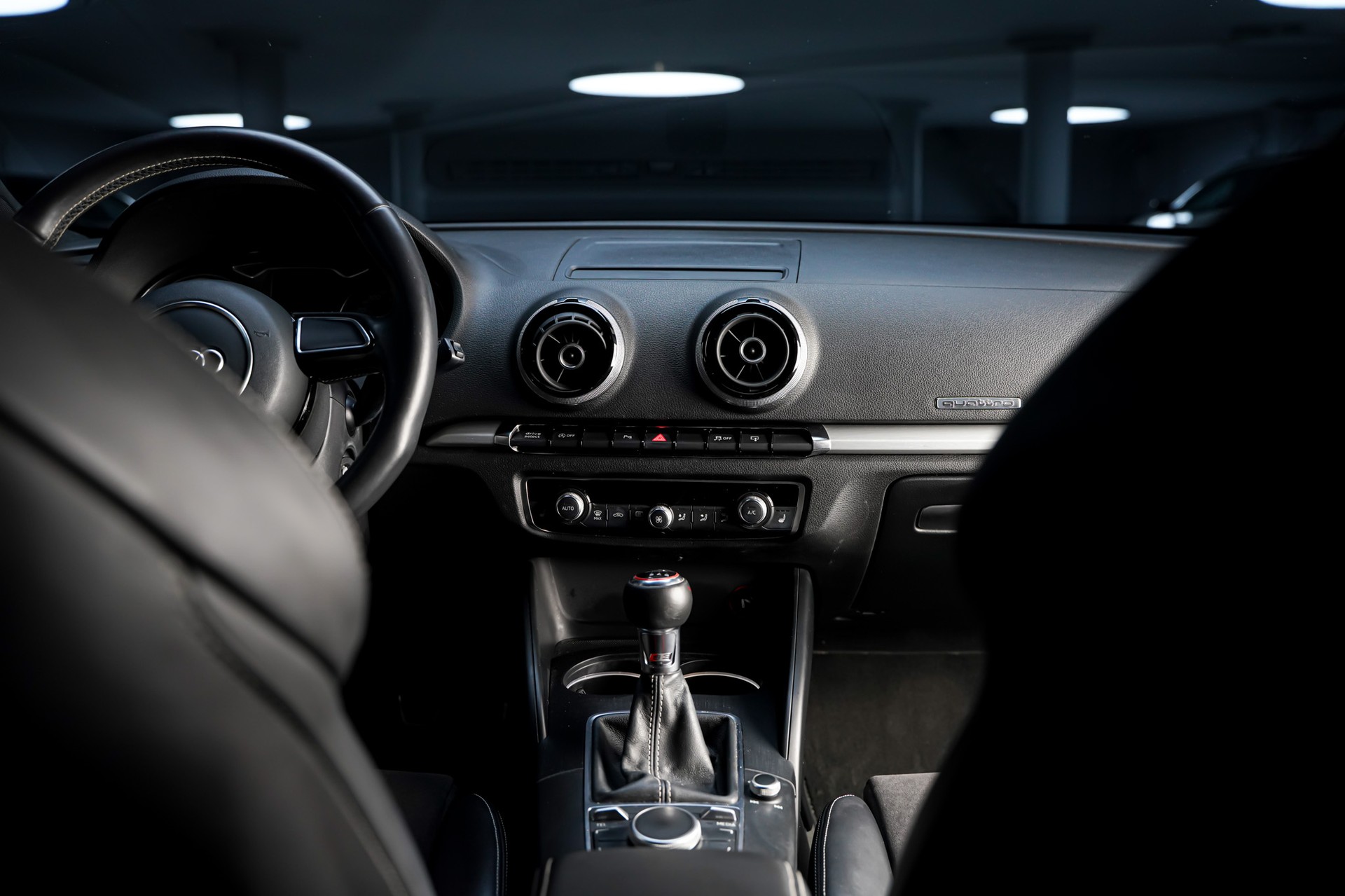AUDI S3 Sportback 2.0 TFSI quattro-image-17
