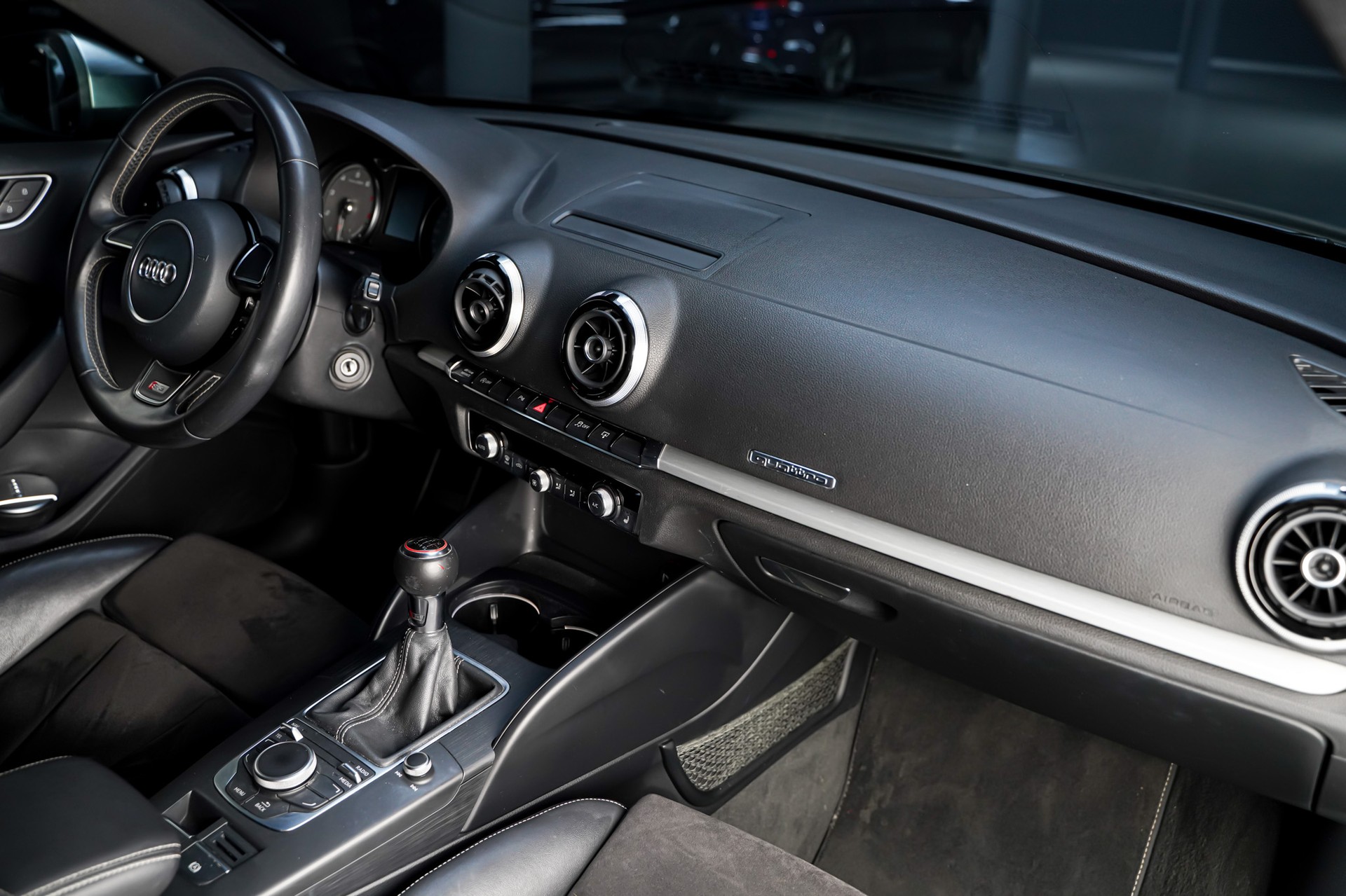 AUDI S3 Sportback 2.0 TFSI quattro-image-15
