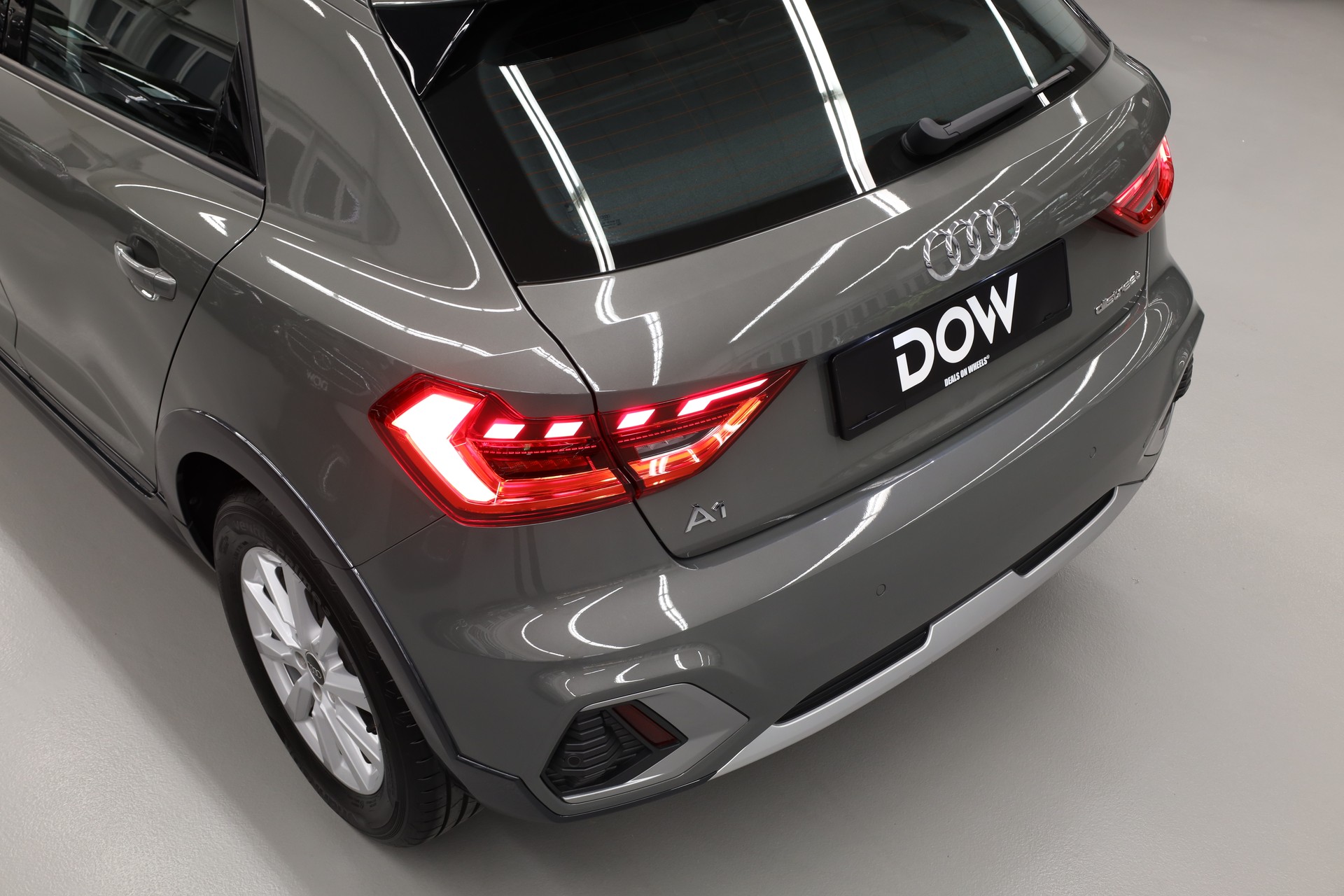 AUDI A1 Sportback 1.0 30 TFSI Allstreet Attraction S-Tronic-image-10