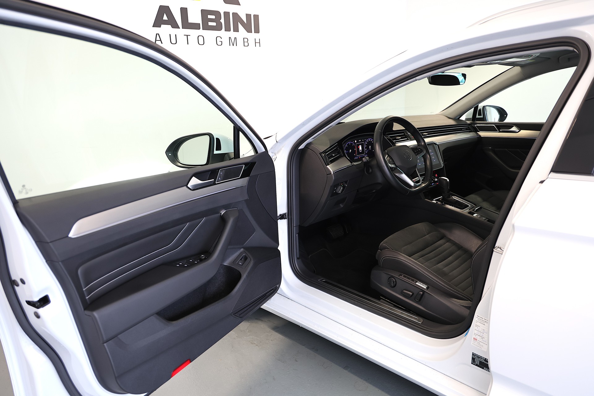 VW Passat 2.0 TDI BMT Elegance 4Motion DSG-image-6