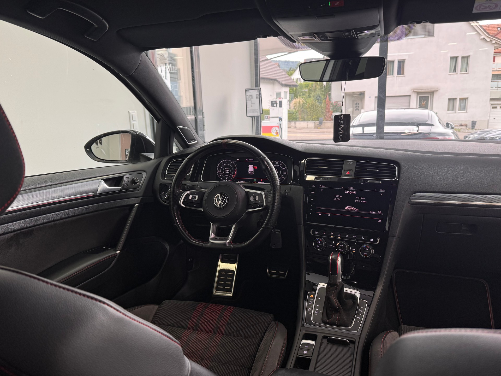 VW Golf 2.0 TSI GTI TCR DSG *Virtual Cockpit / DynAudio Excite Soundsystem / LED / Pack Fahrassistenz Plus*-image-11