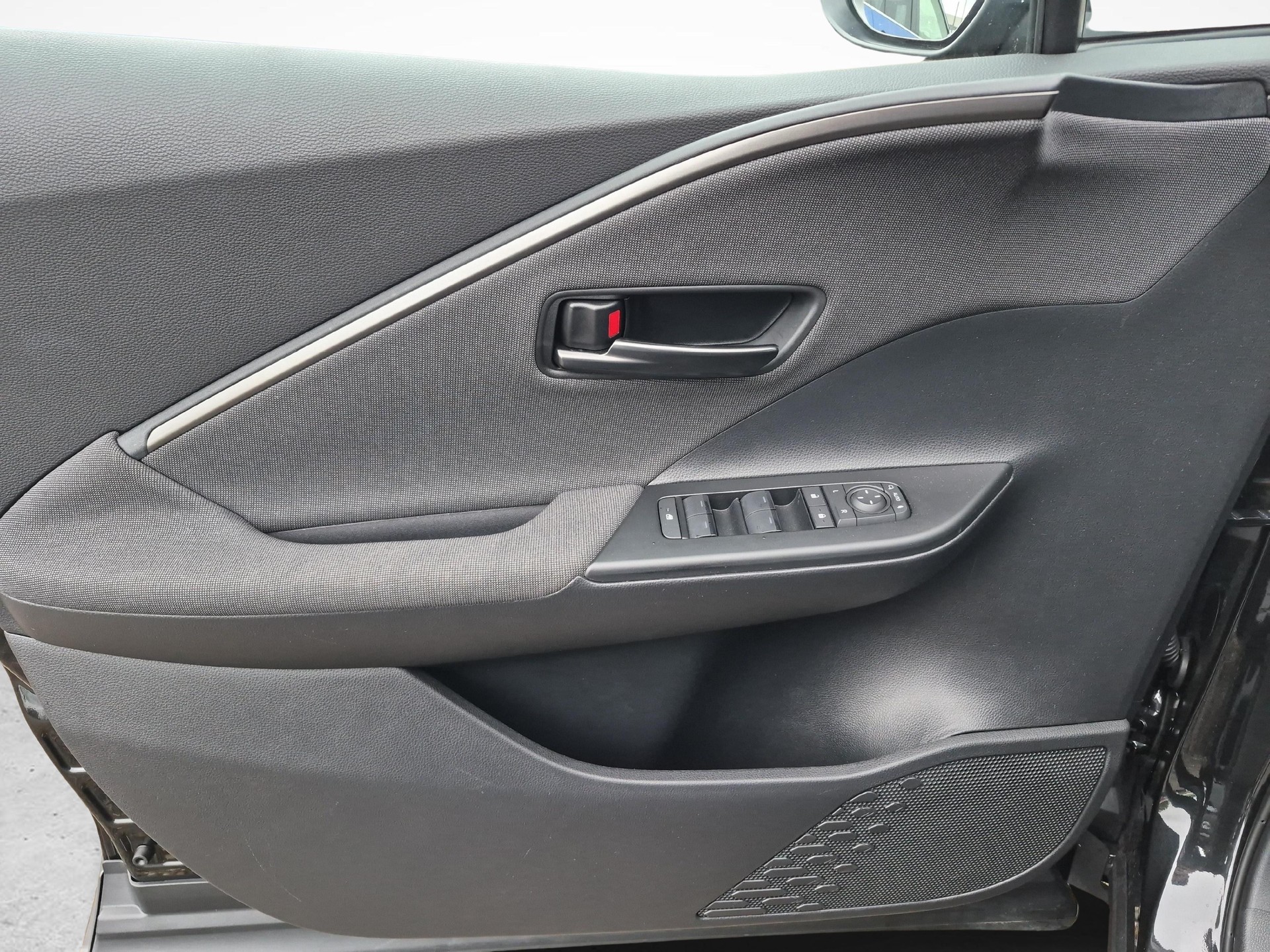 TOYOTA C-HR 2.0 HEV Trend 4x4 / Jetzt mit attraktivem 1.9% Leasing!-image-17
