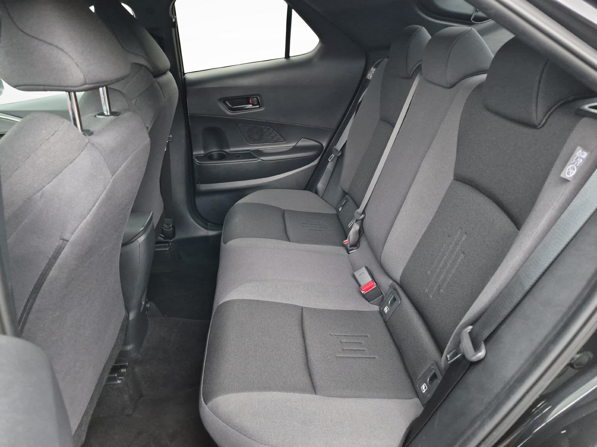 TOYOTA C-HR 2.0 HEV Trend 4x4 / Jetzt mit attraktivem 1.9% Leasing!-image-10