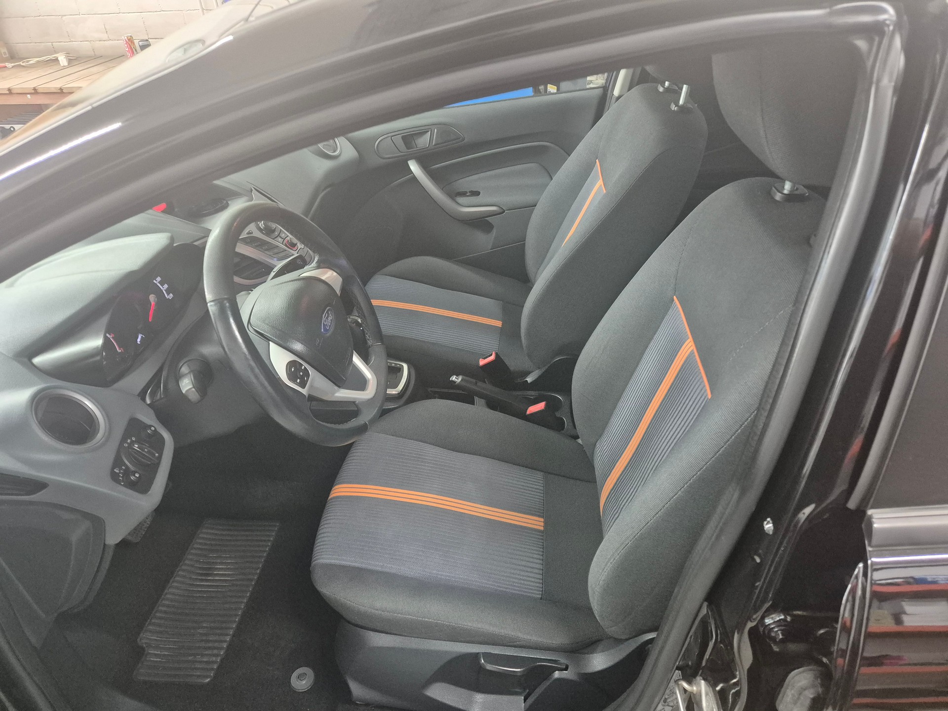 FORD Fiesta 1.4 16V Colourline Automatic-image-18