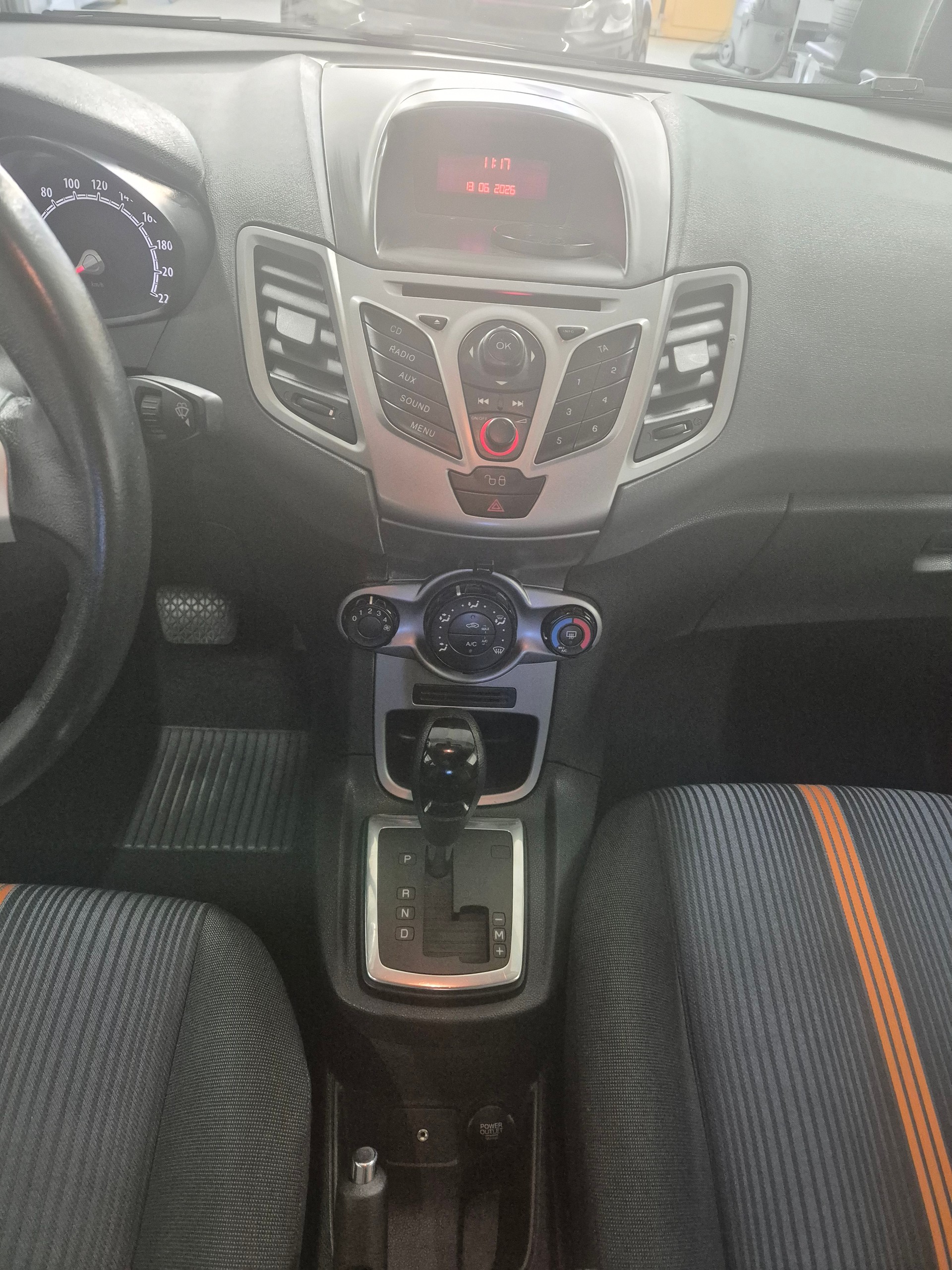 FORD Fiesta 1.4 16V Colourline Automatic-image-21
