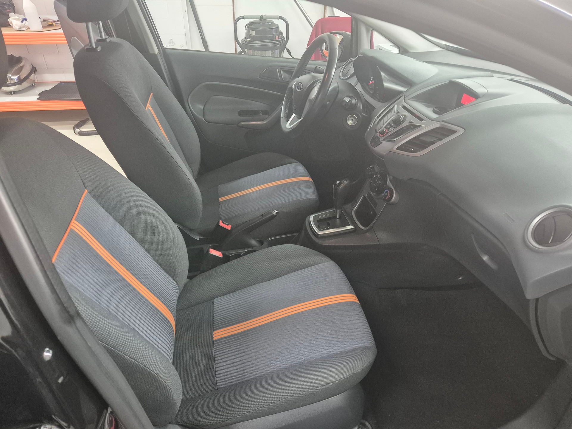 FORD Fiesta 1.4 16V Colourline Automatic-image-24