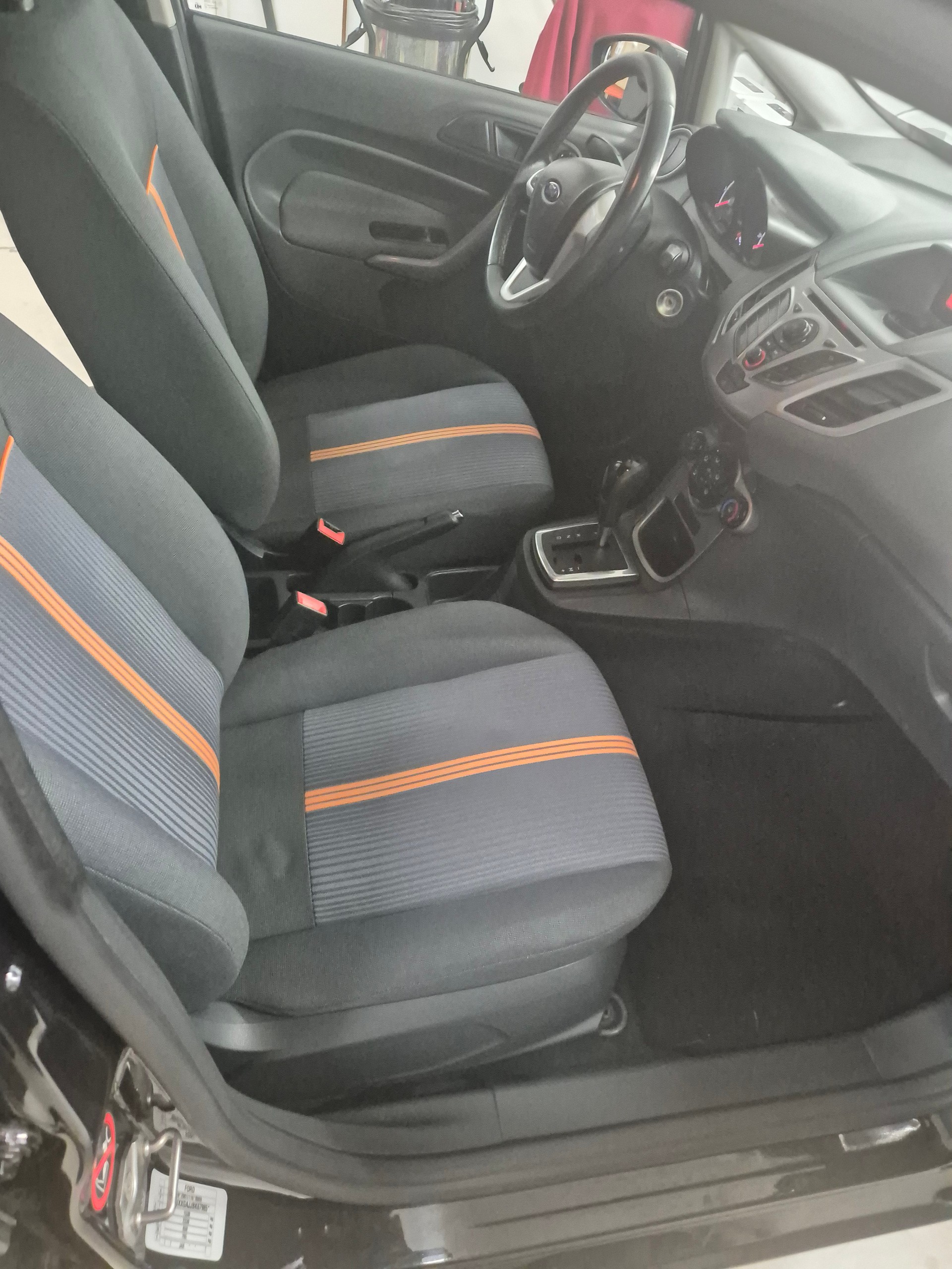 FORD Fiesta 1.4 16V Colourline Automatic-image-25