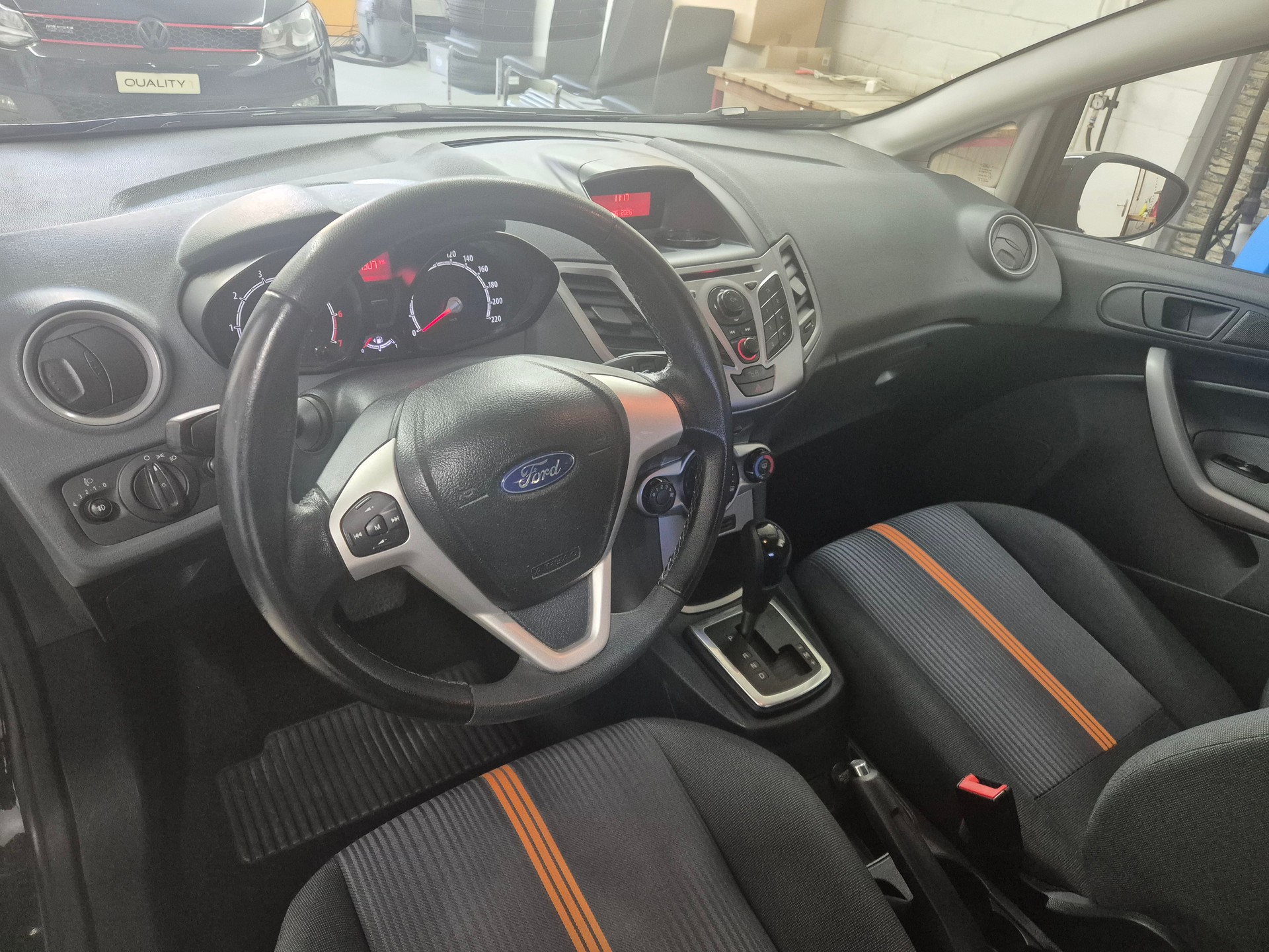 FORD Fiesta 1.4 16V Colourline Automatic-image-17