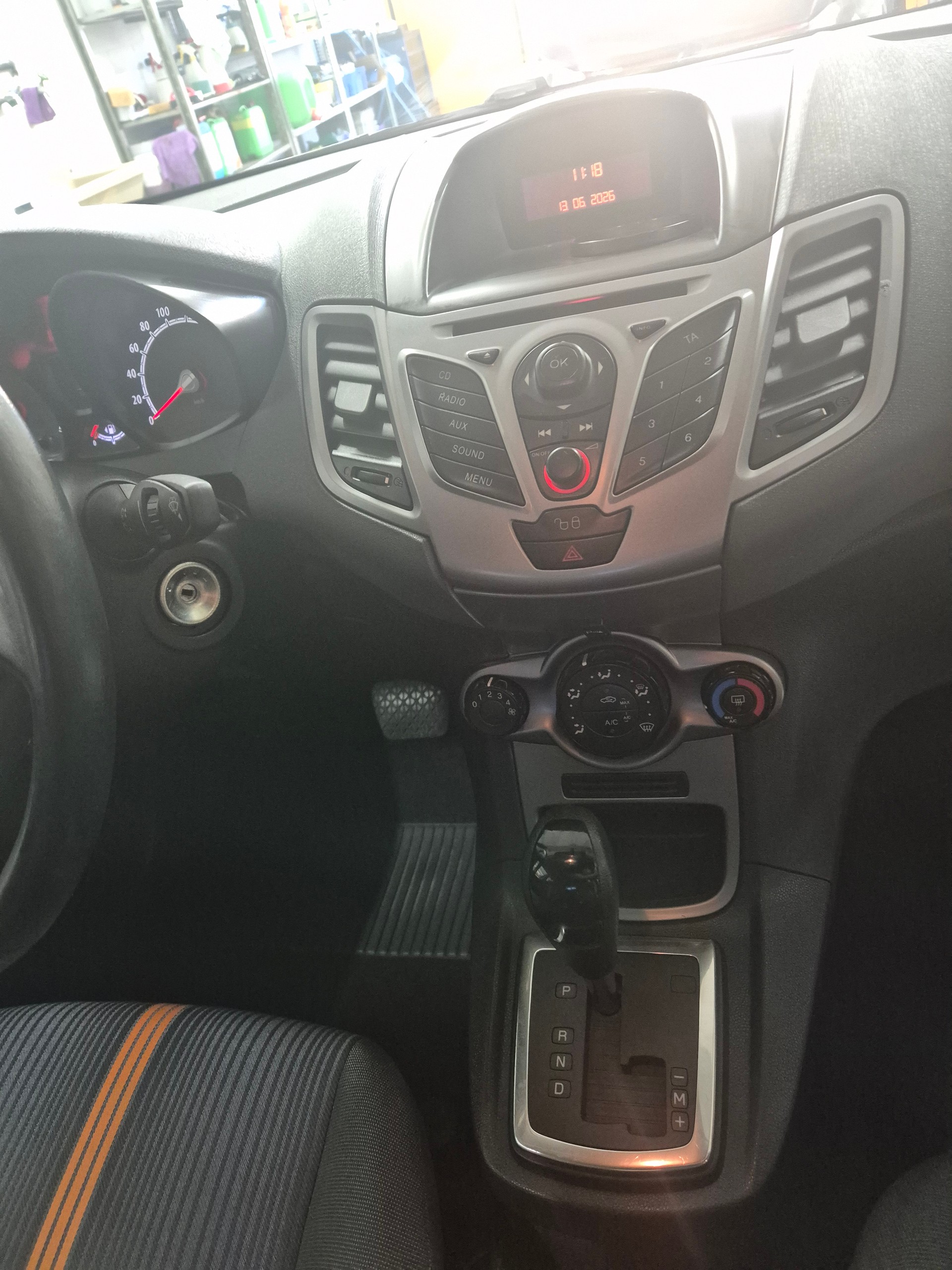 FORD Fiesta 1.4 16V Colourline Automatic-image-23