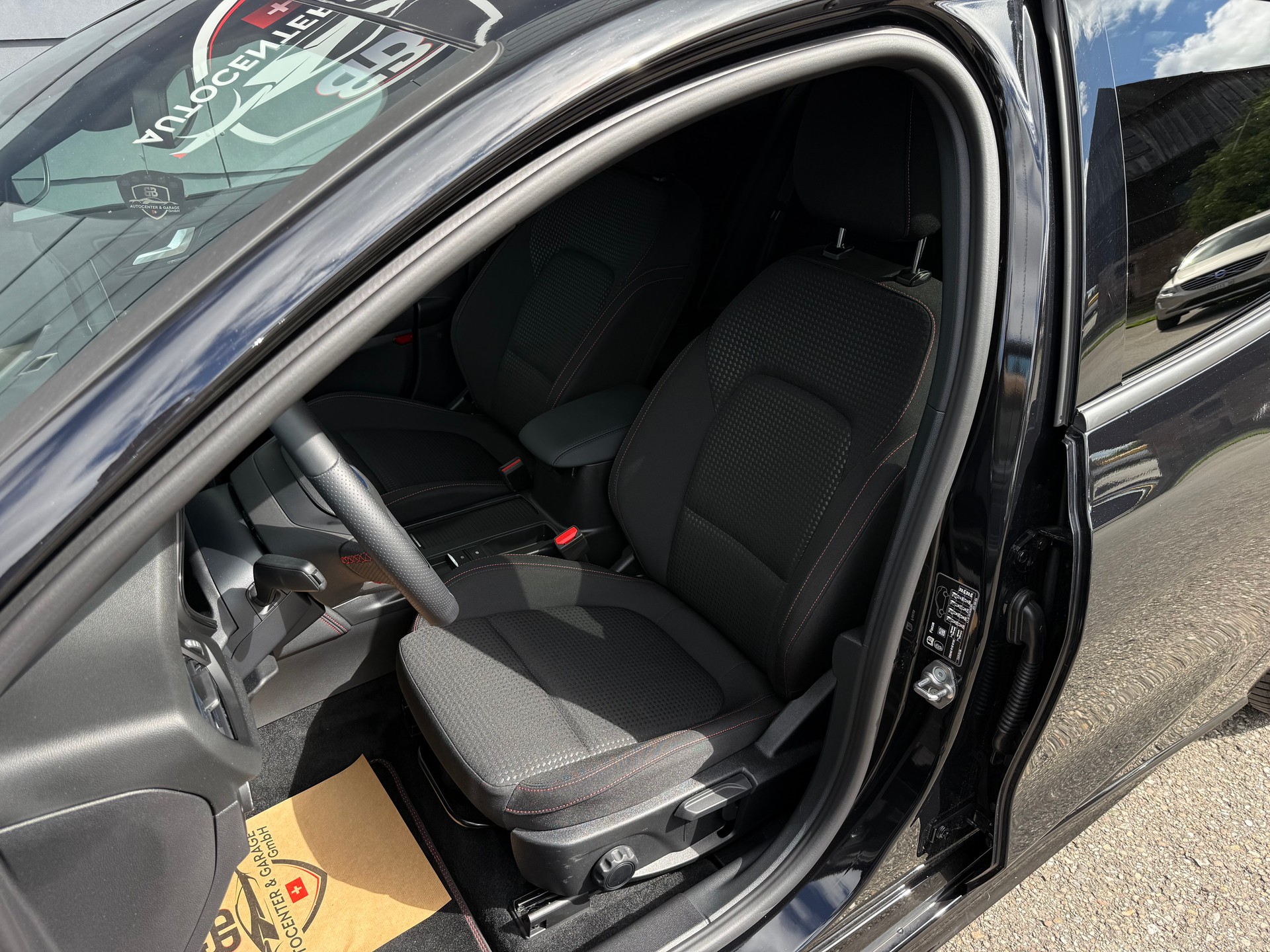 FORD Focus 1.0 MHEV ST-Line X Automat-image-9