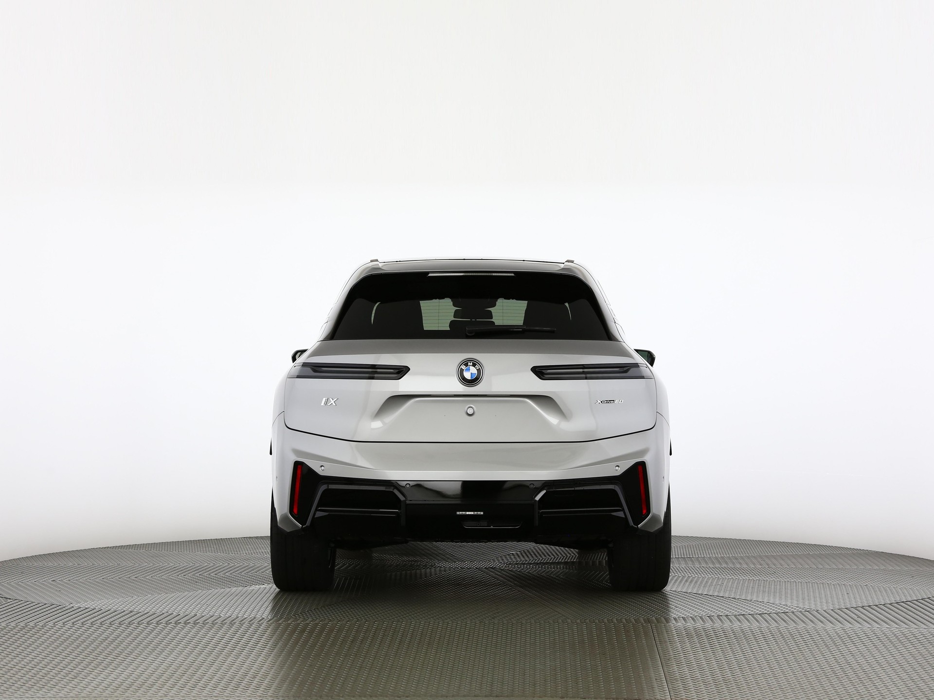 BMW iX xDrive60-image-3