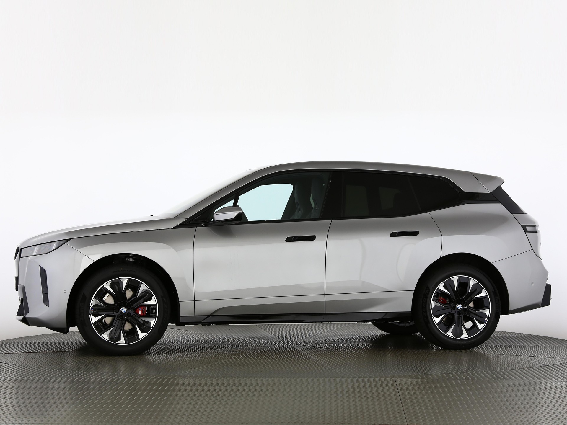 BMW iX xDrive60-image-2