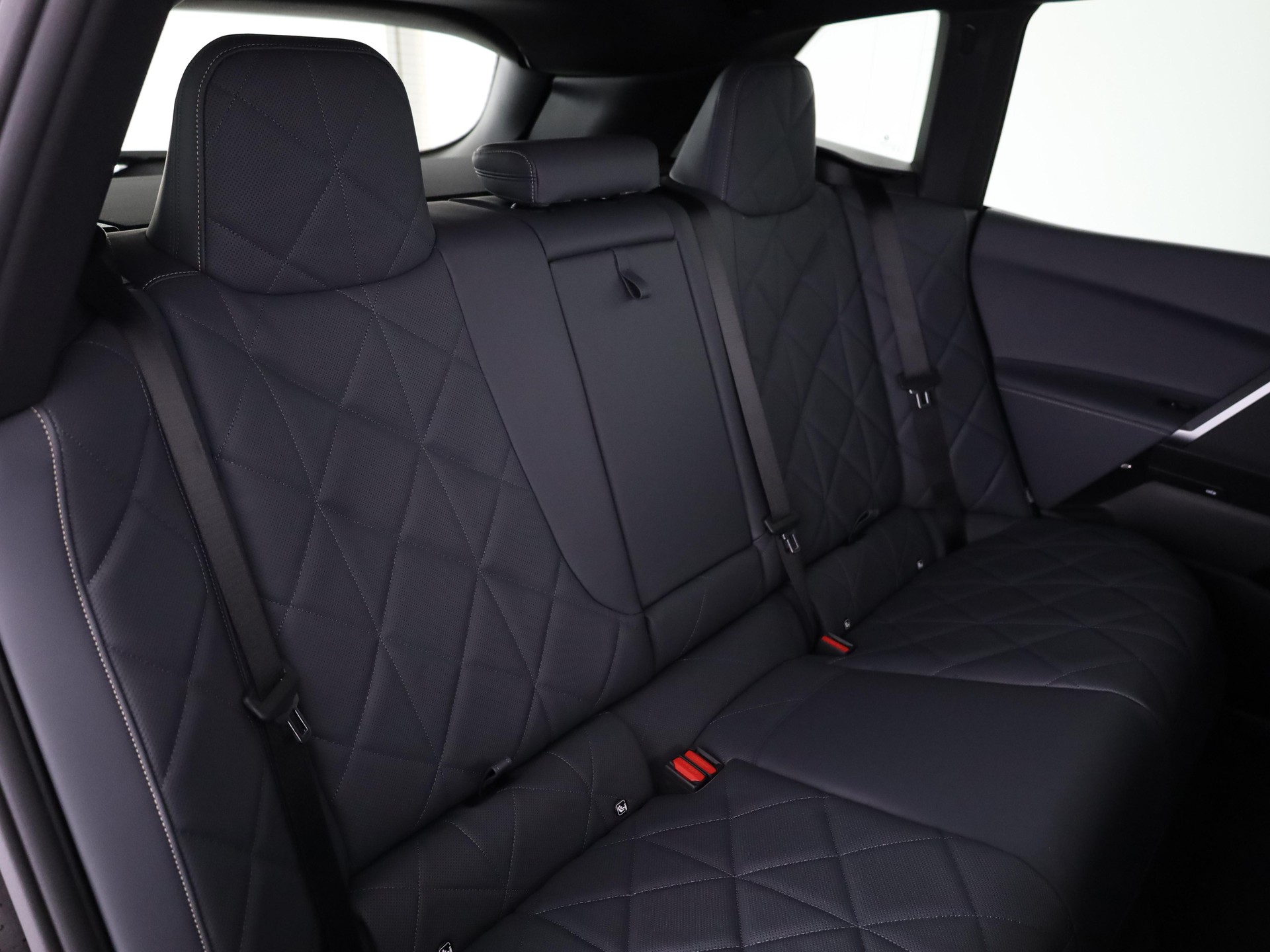 BMW iX xDrive60-image-15