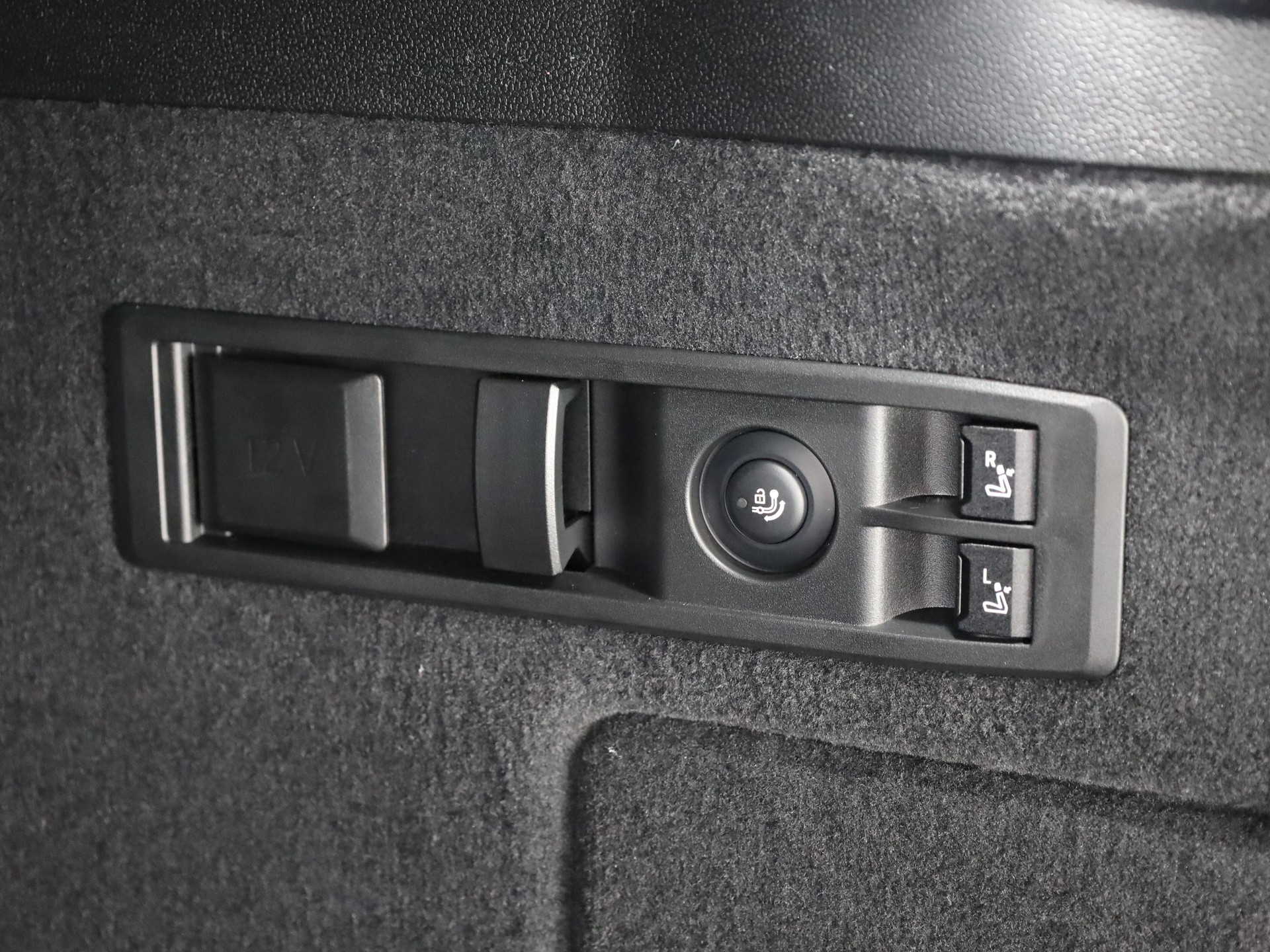 BMW iX xDrive60-image-7