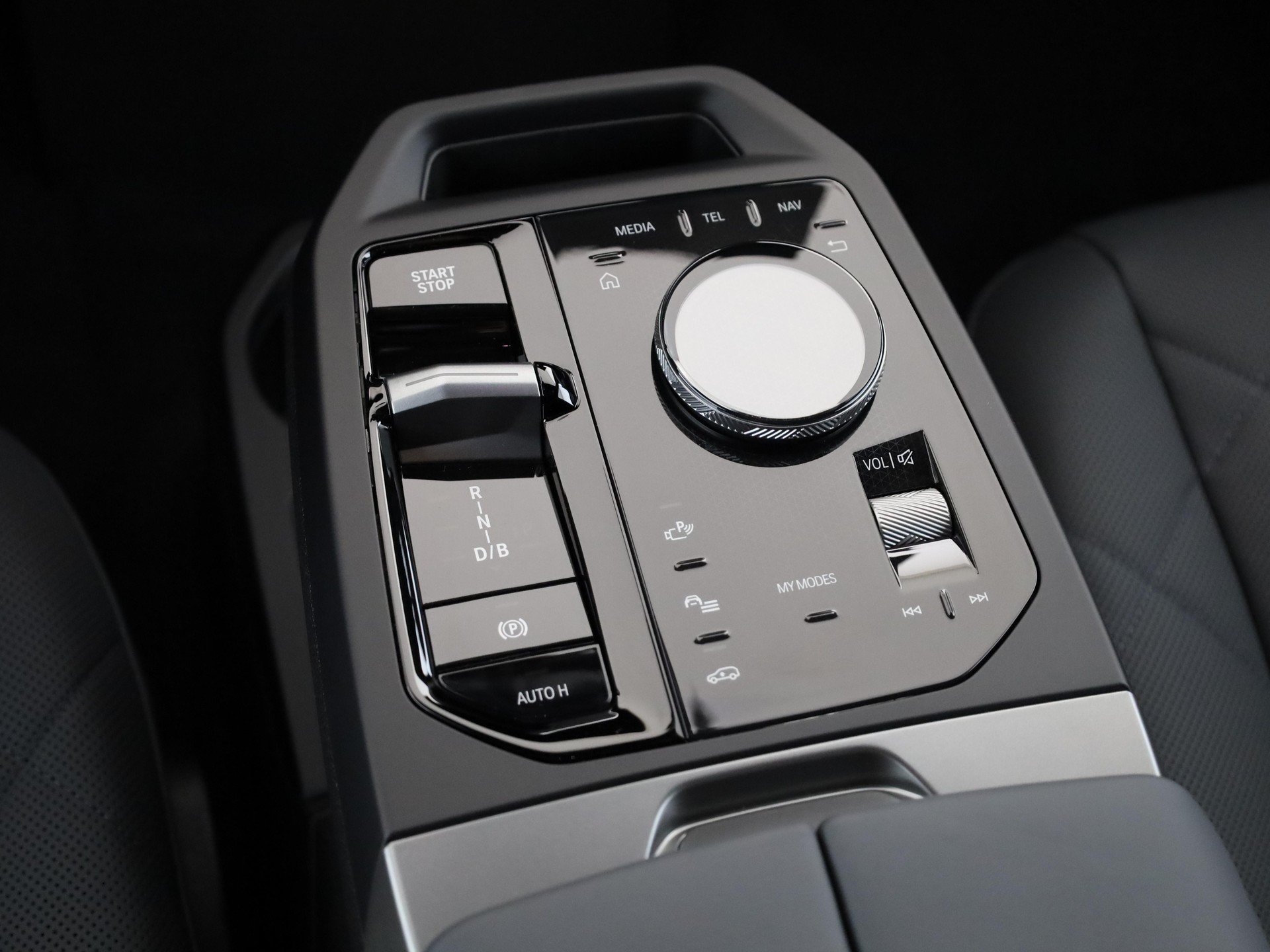 BMW iX xDrive60-image-18