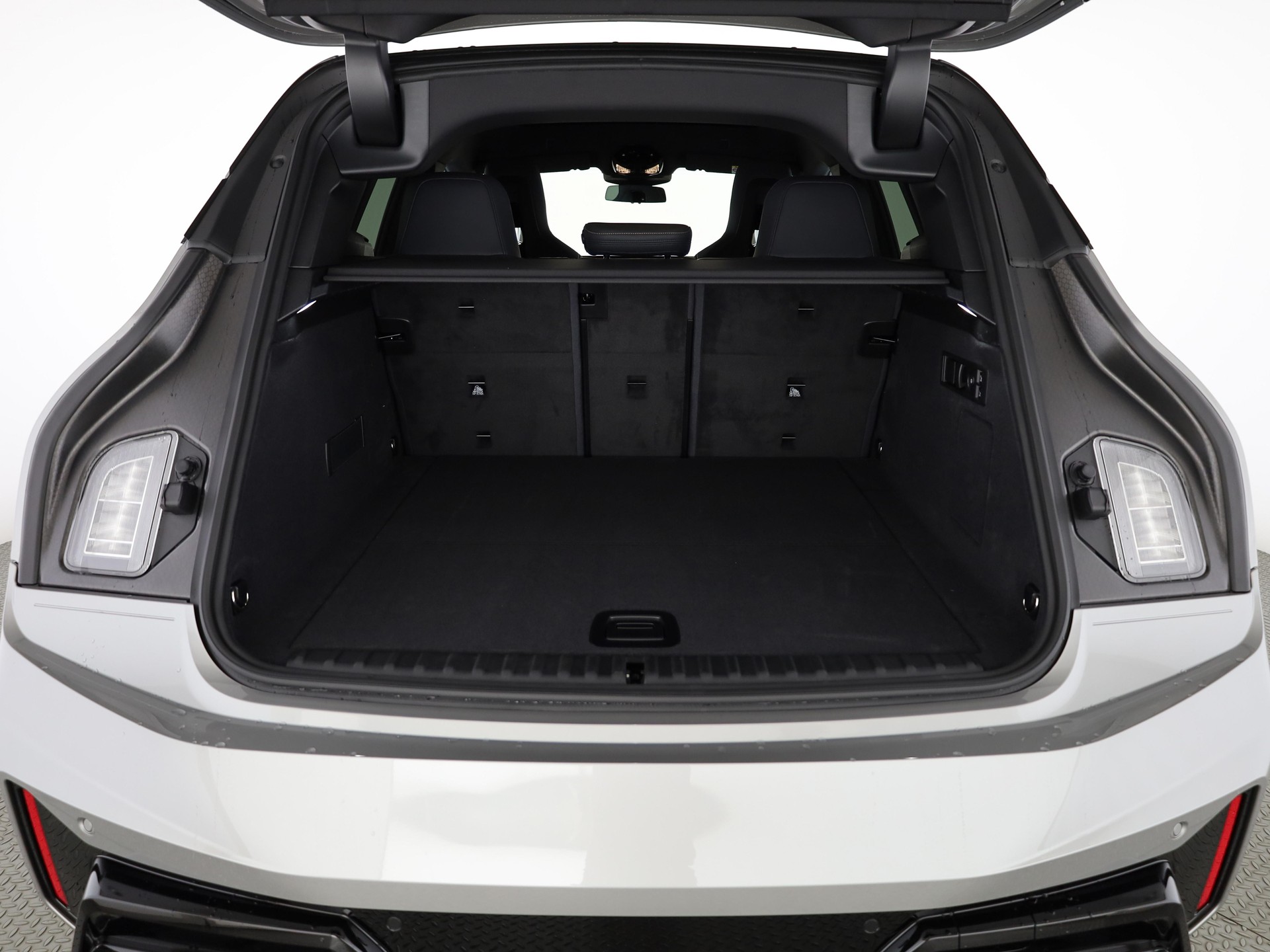 BMW iX xDrive60-image-6