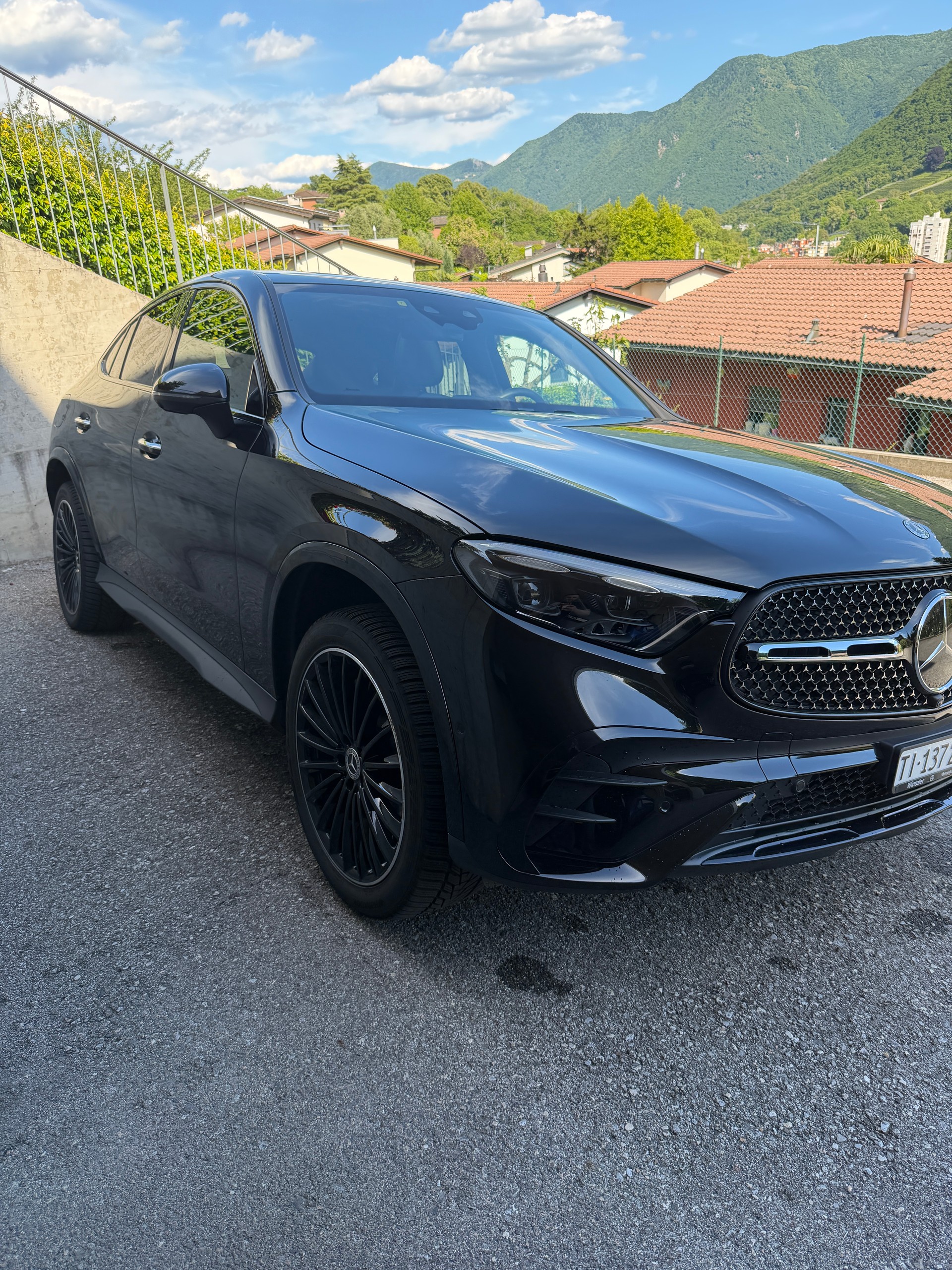 MERCEDES-BENZ GLC 300 e AMG Line 4m-image-1