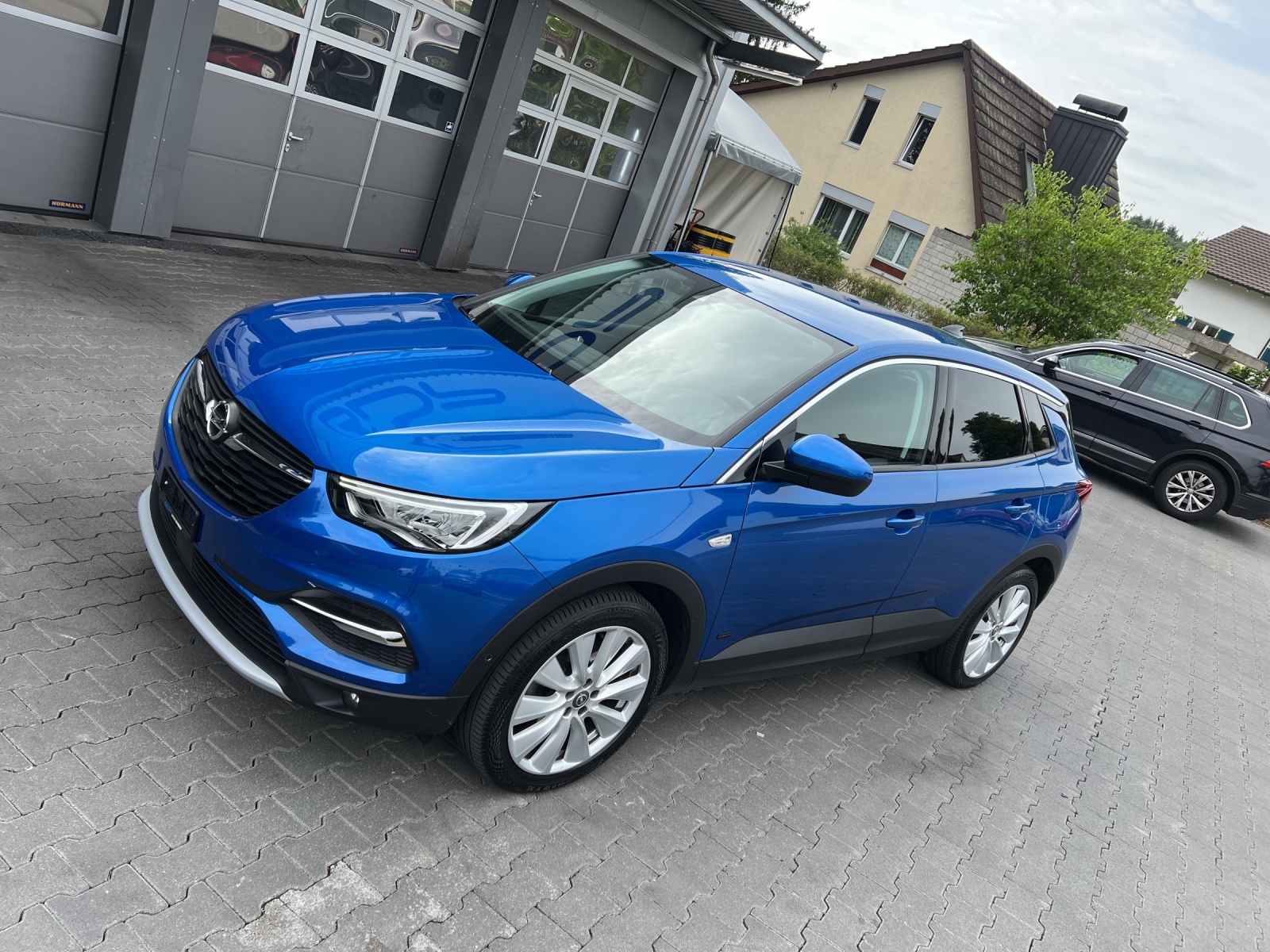 OPEL Grandland X 1.6 Hybrid4 Ultimate Automatik-image-14
