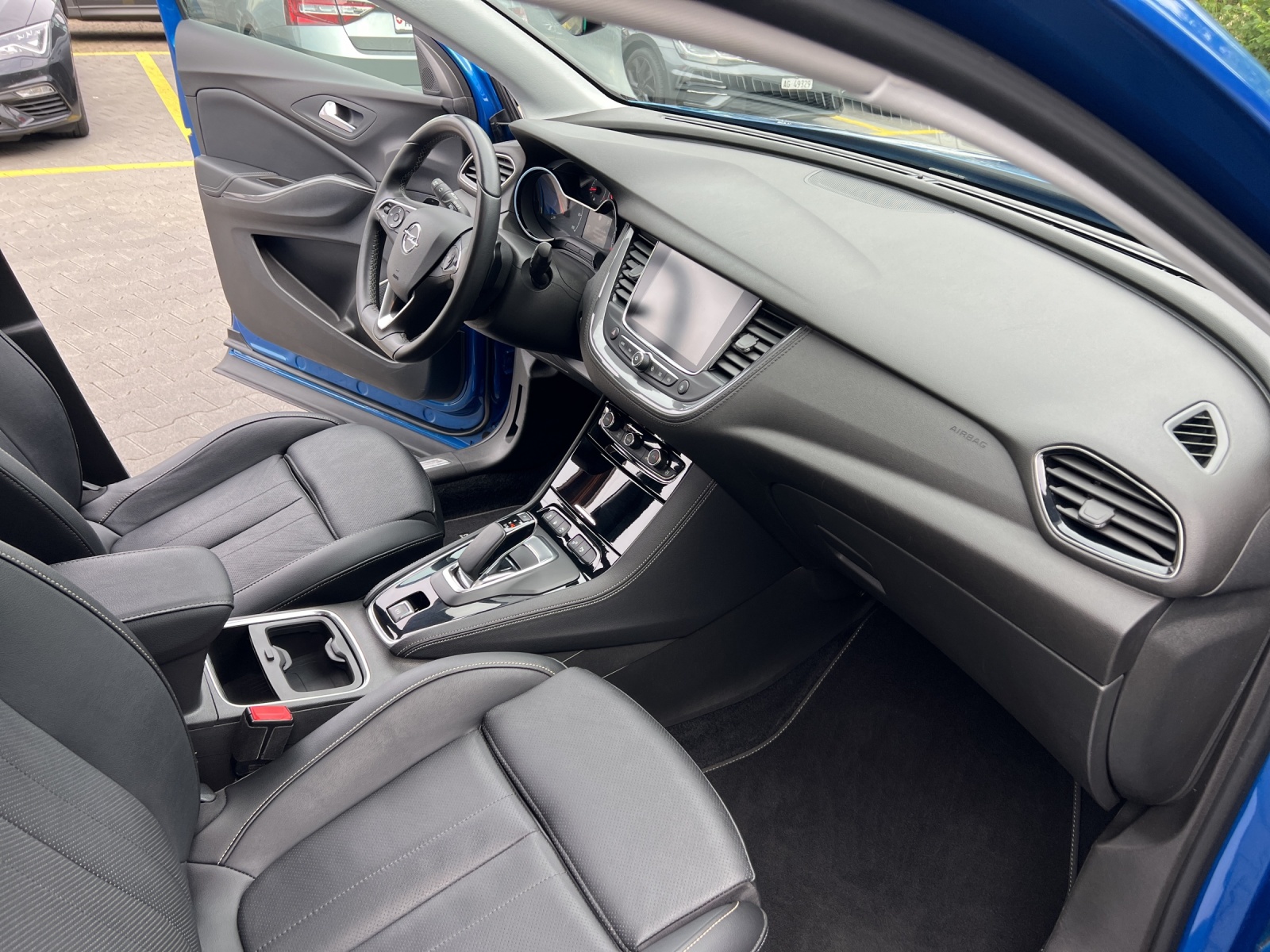 OPEL Grandland X 1.6 Hybrid4 Ultimate Automatik-image-6