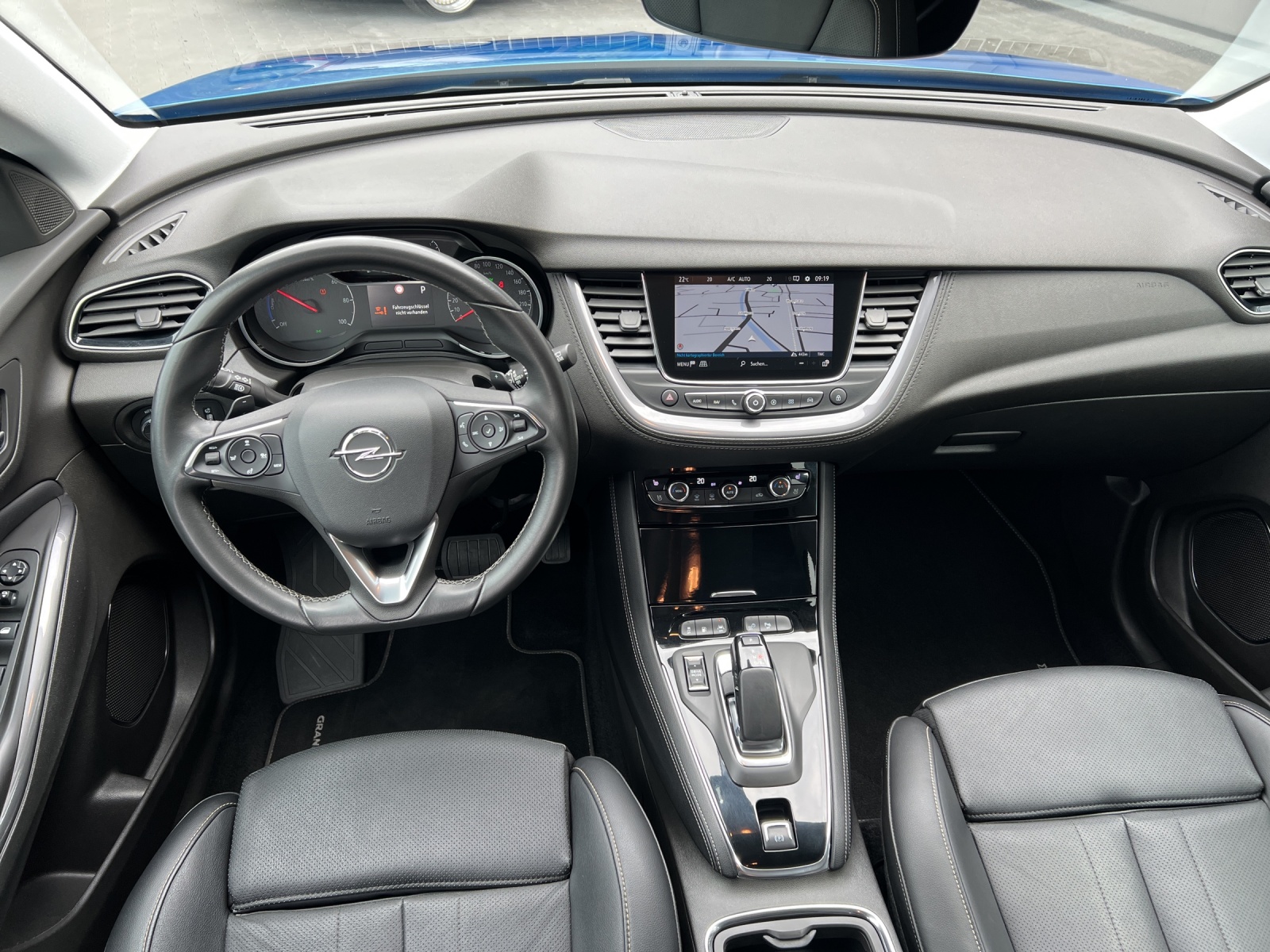 OPEL Grandland X 1.6 Hybrid4 Ultimate Automatik-image-9