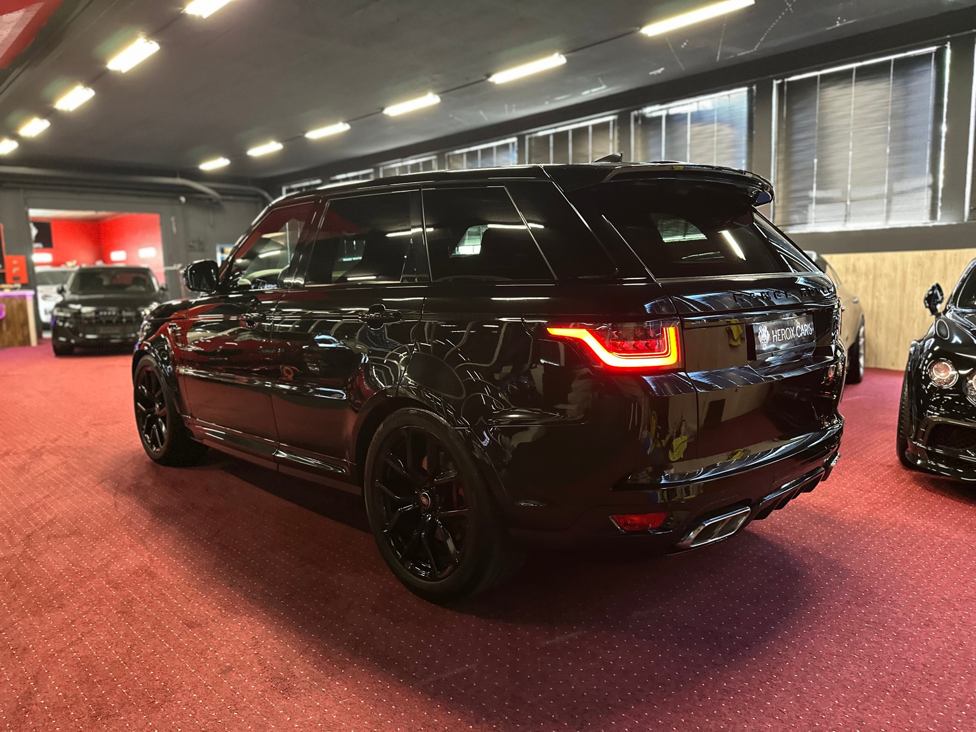 LAND ROVER Range Rover Sport 575 5.0 V8 S/C SVR Carbon Automatic-image-10