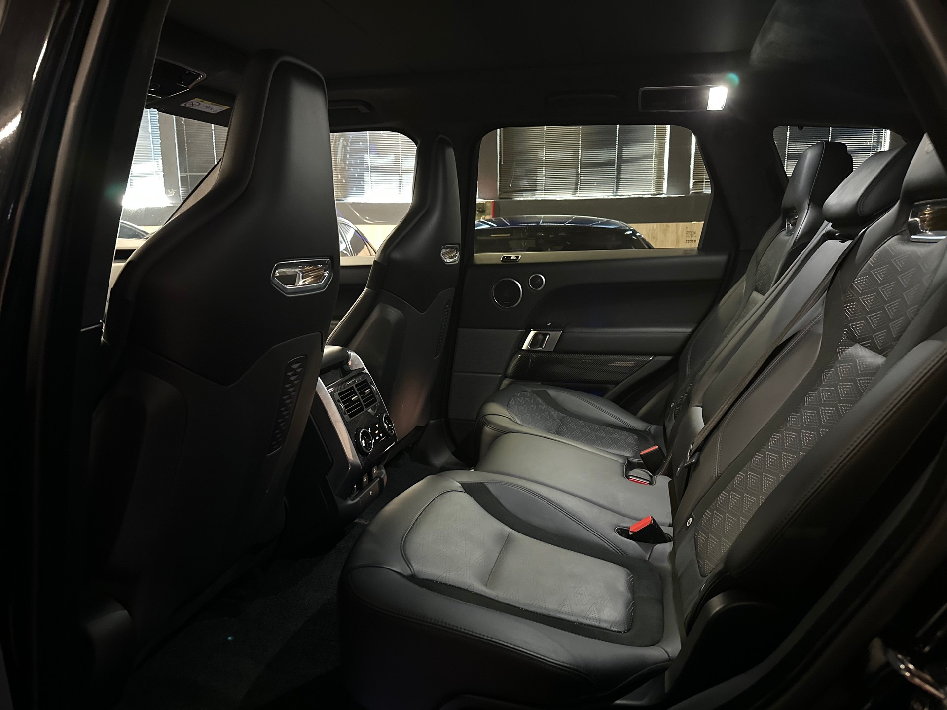 LAND ROVER Range Rover Sport 575 5.0 V8 S/C SVR Carbon Automatic-image-19