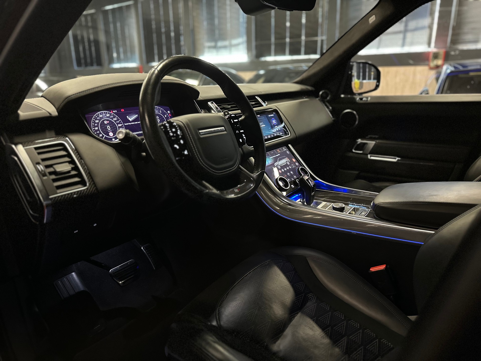 LAND ROVER Range Rover Sport 575 5.0 V8 S/C SVR Carbon Automatic-image-12
