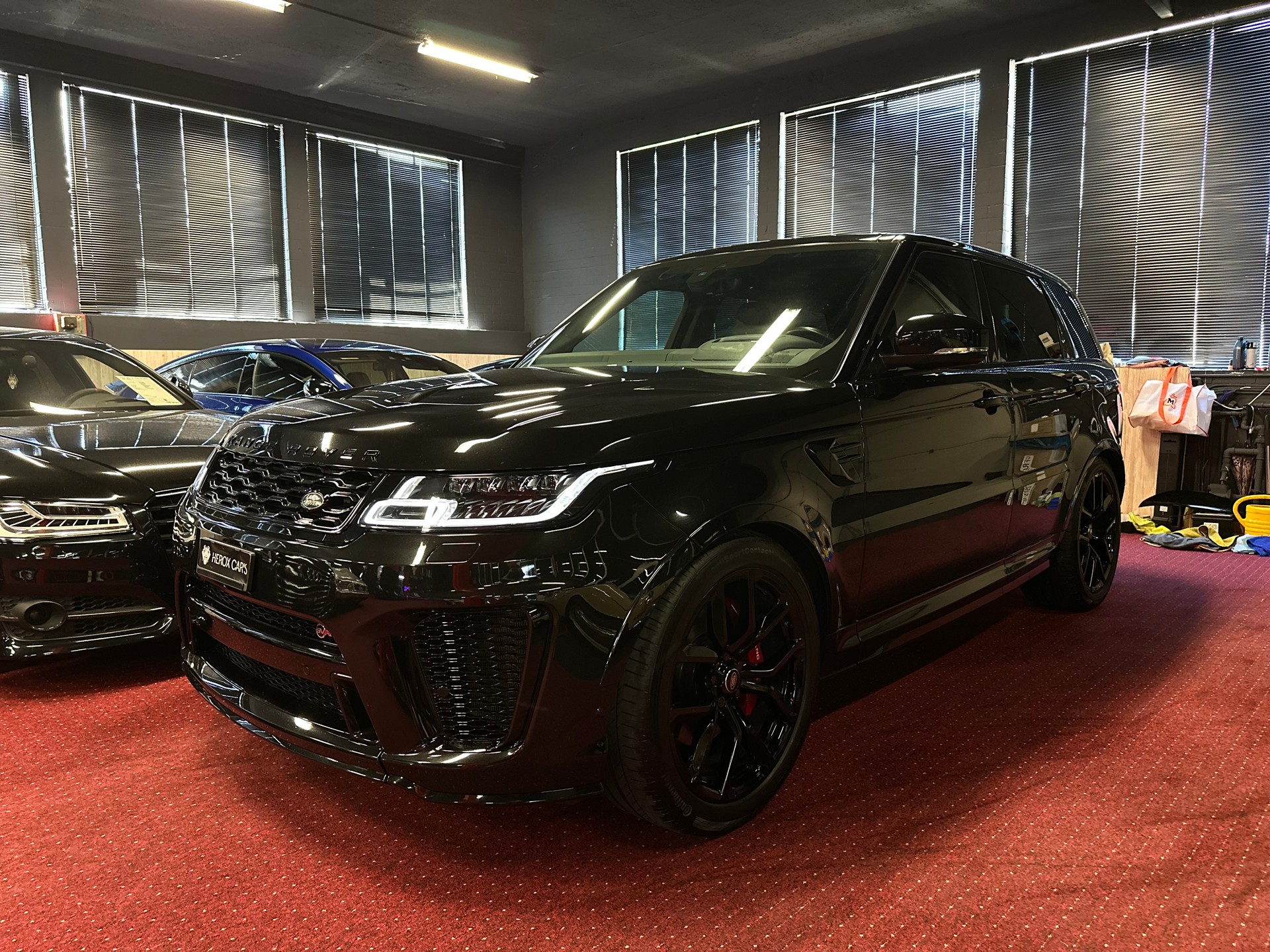 LAND ROVER Range Rover Sport 575 5.0 V8 S/C SVR Carbon Automatic-image-8