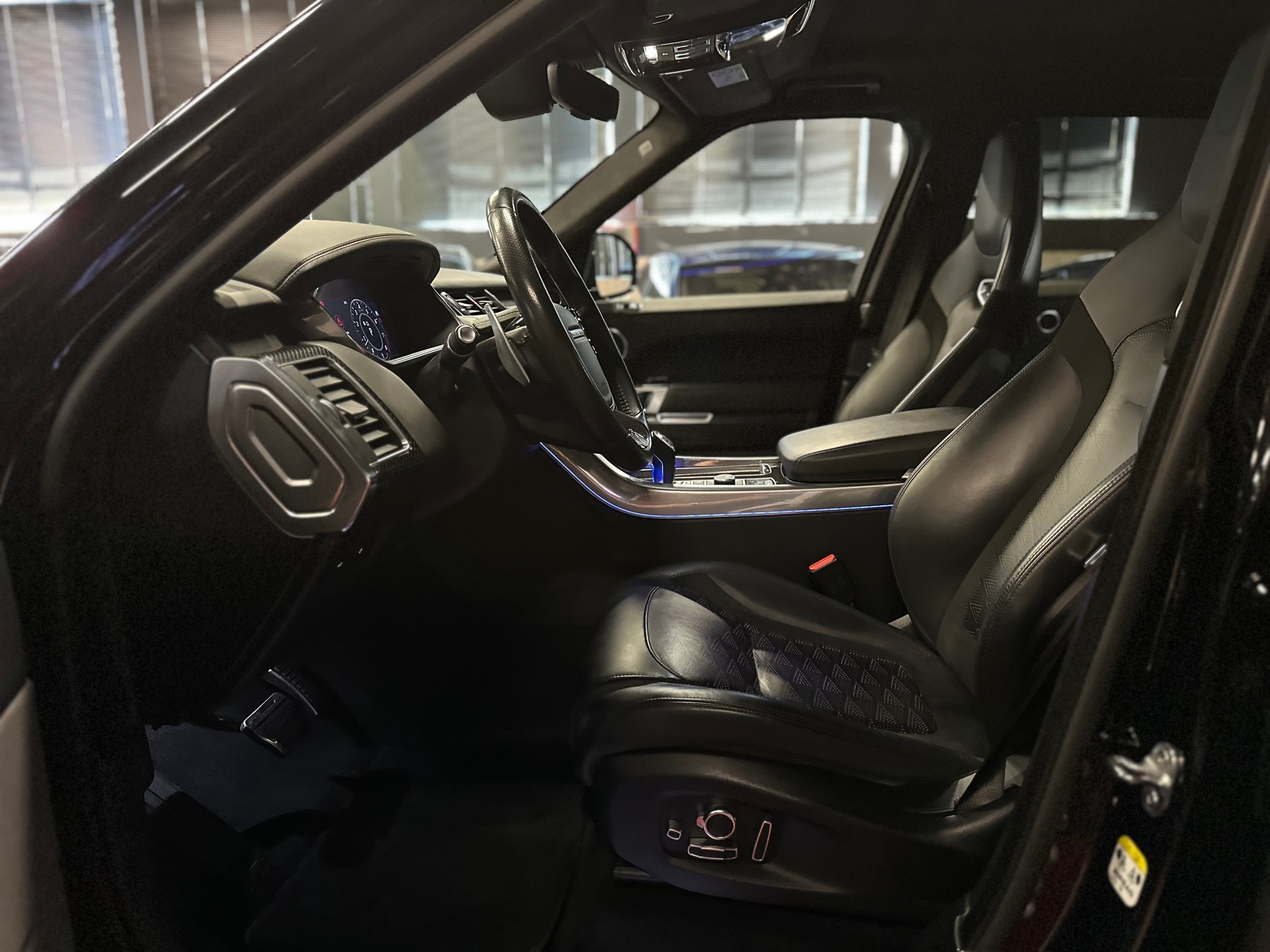 LAND ROVER Range Rover Sport 575 5.0 V8 S/C SVR Carbon Automatic-image-11