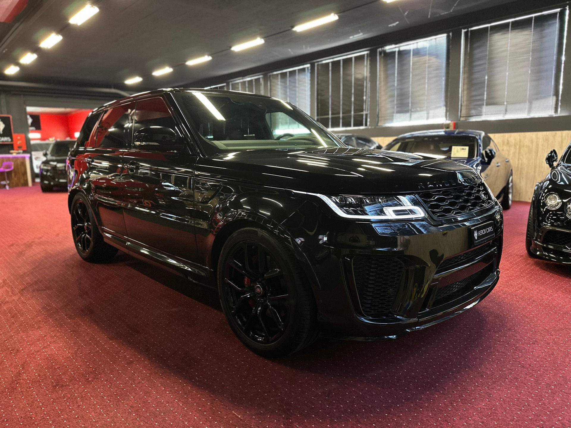 LAND ROVER Range Rover Sport 575 5.0 V8 S/C SVR Carbon Automatic-image-3