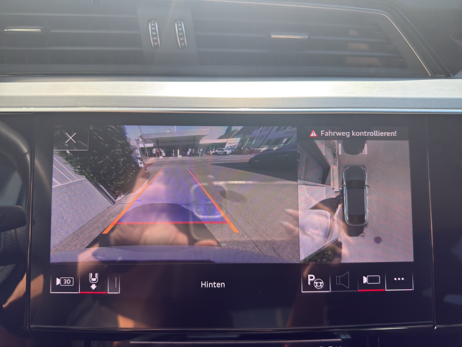 AUDI Q8 Sportback 55 e-tron S line quattro-image-14