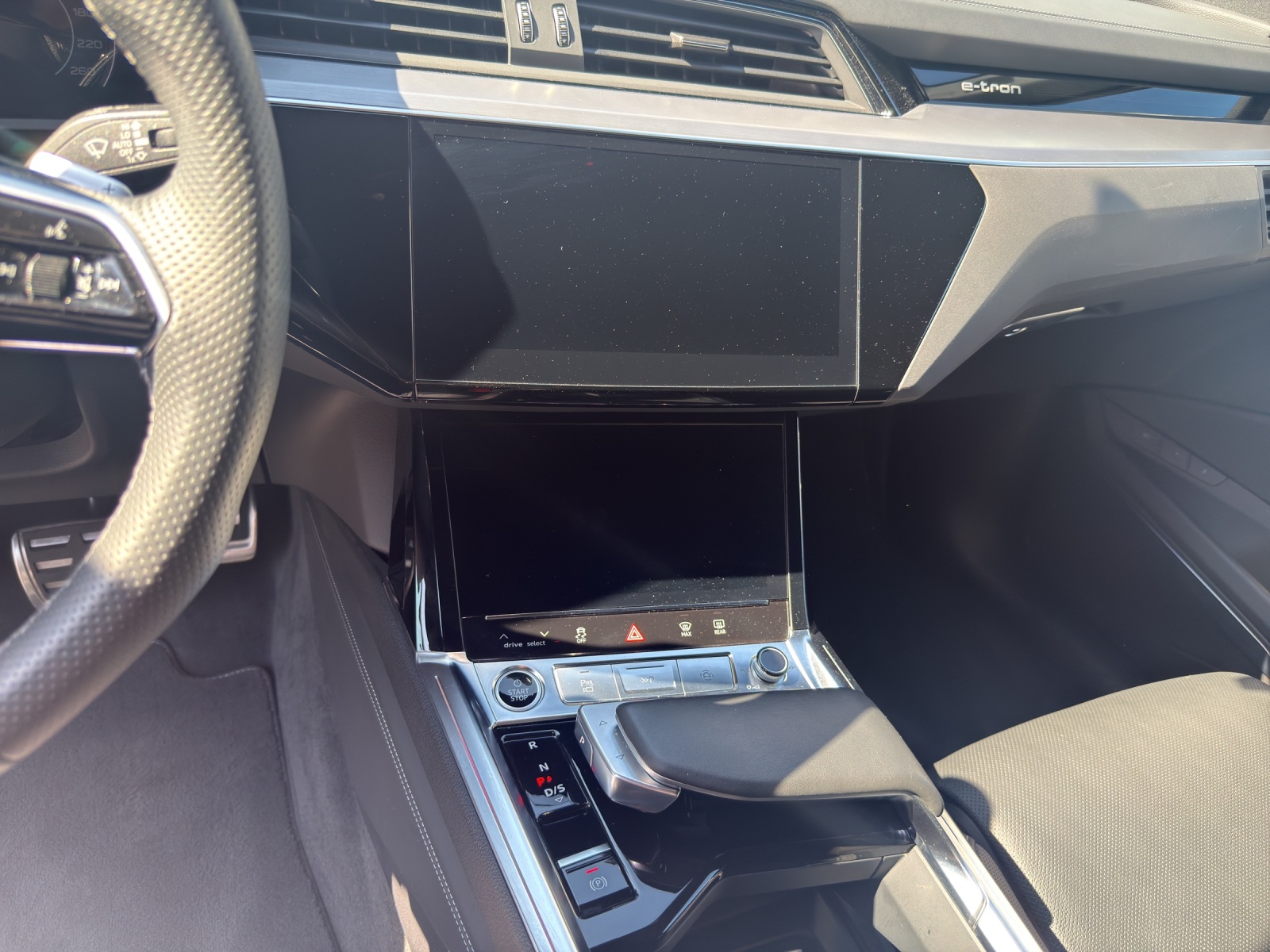 AUDI Q8 Sportback 55 e-tron S line quattro-image-11