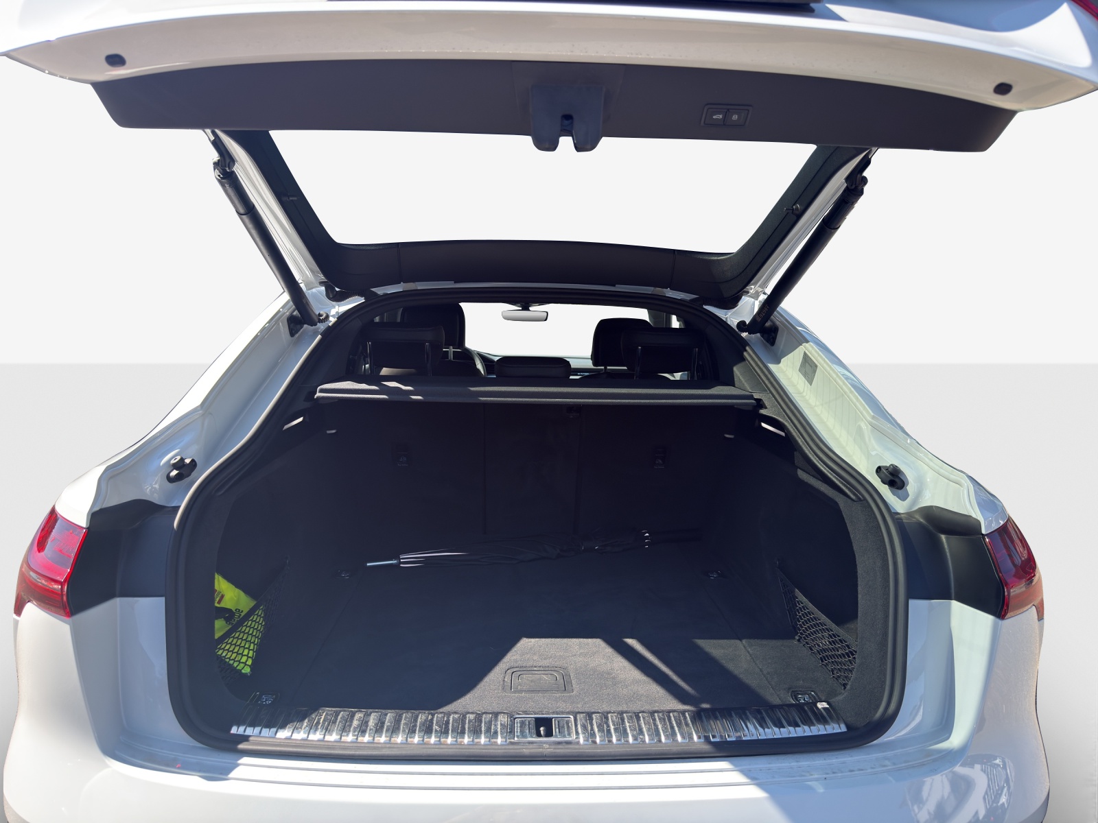 AUDI Q8 Sportback 55 e-tron S line quattro-image-13