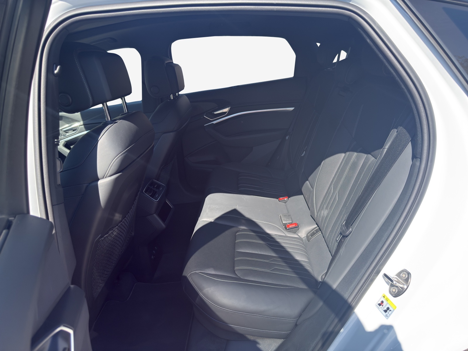 AUDI Q8 Sportback 55 e-tron S line quattro-image-12