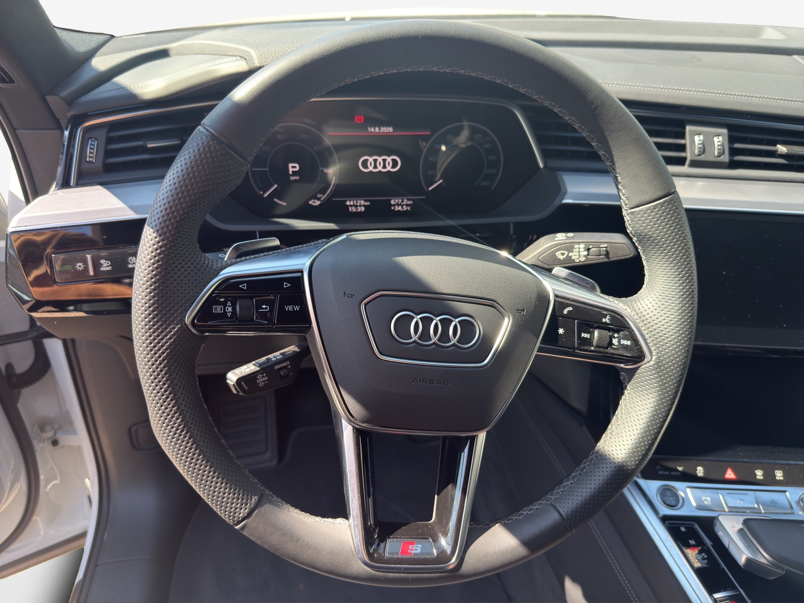AUDI Q8 Sportback 55 e-tron S line quattro-image-10
