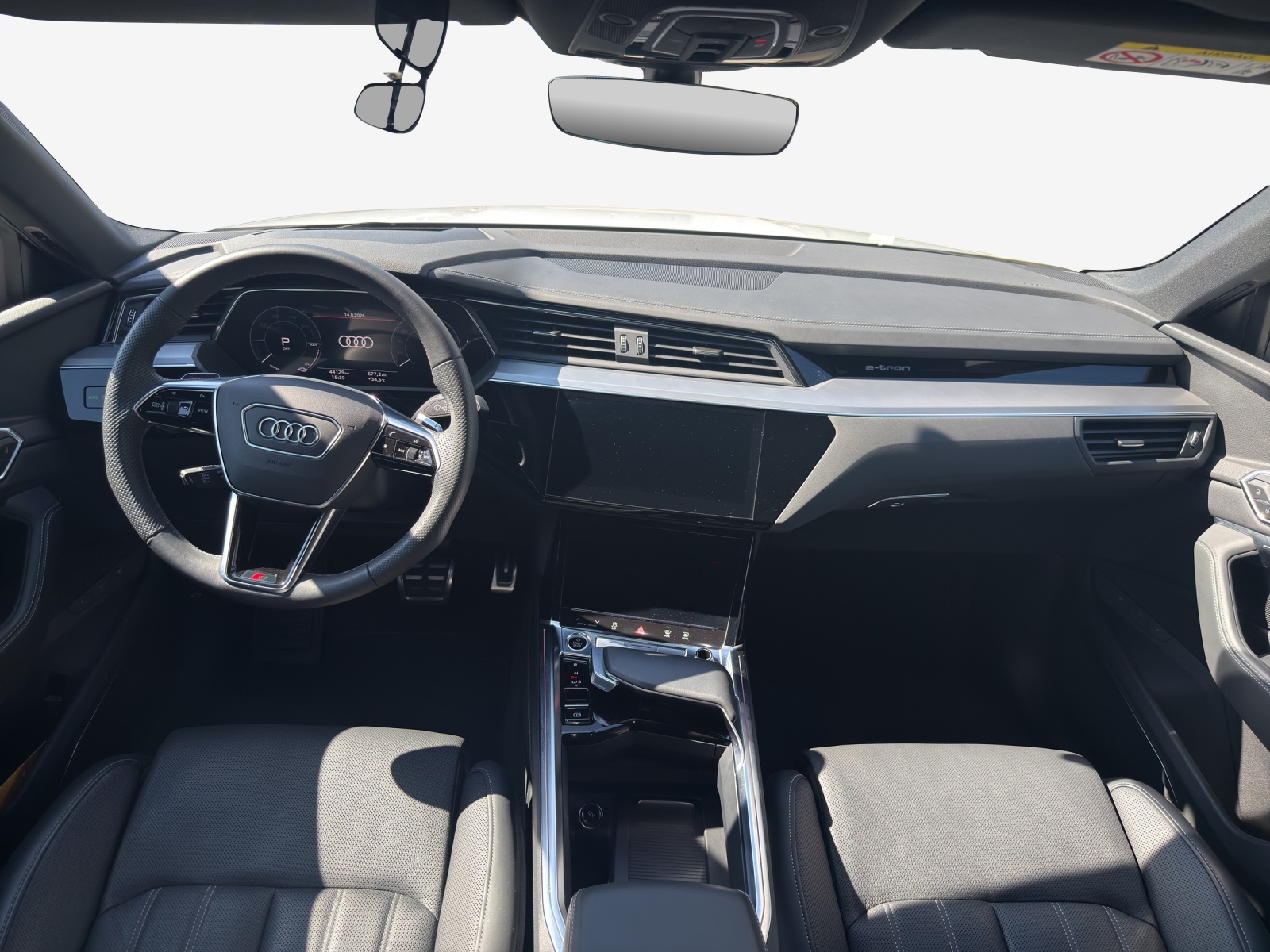 AUDI Q8 Sportback 55 e-tron S line quattro-image-9