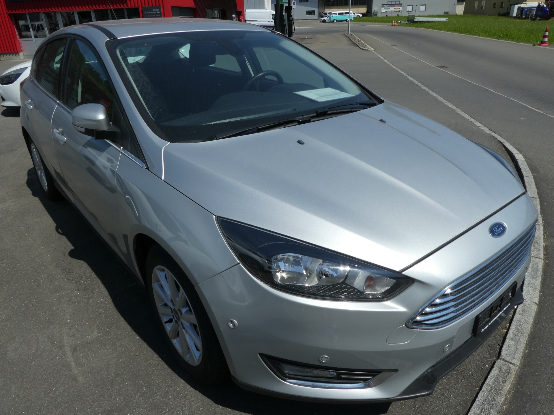 FORD Focus 1.0 SCTi Carving Automatic-image-1