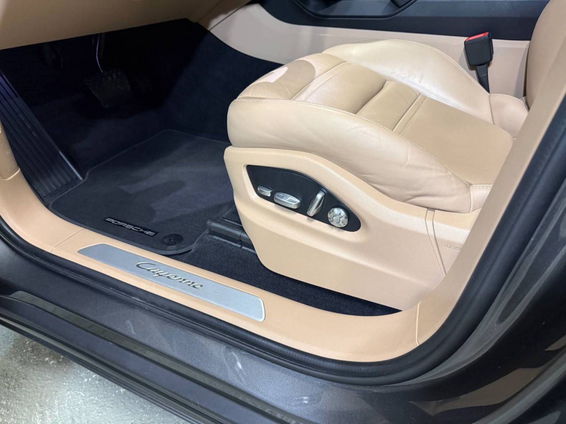 PORSCHE Cayenne E-Hybrid (MY21)-image-28