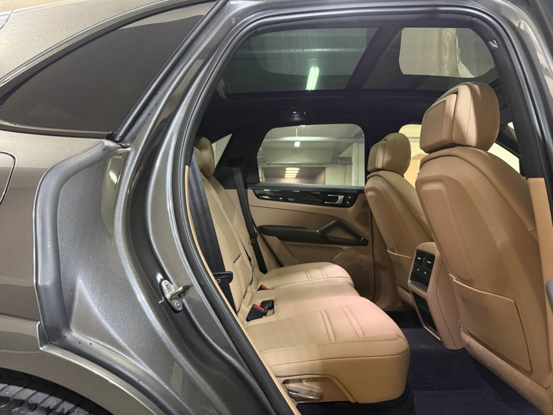 PORSCHE Cayenne E-Hybrid (MY21)-image-22